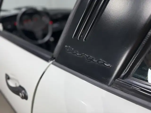 Porsche 911 view 11