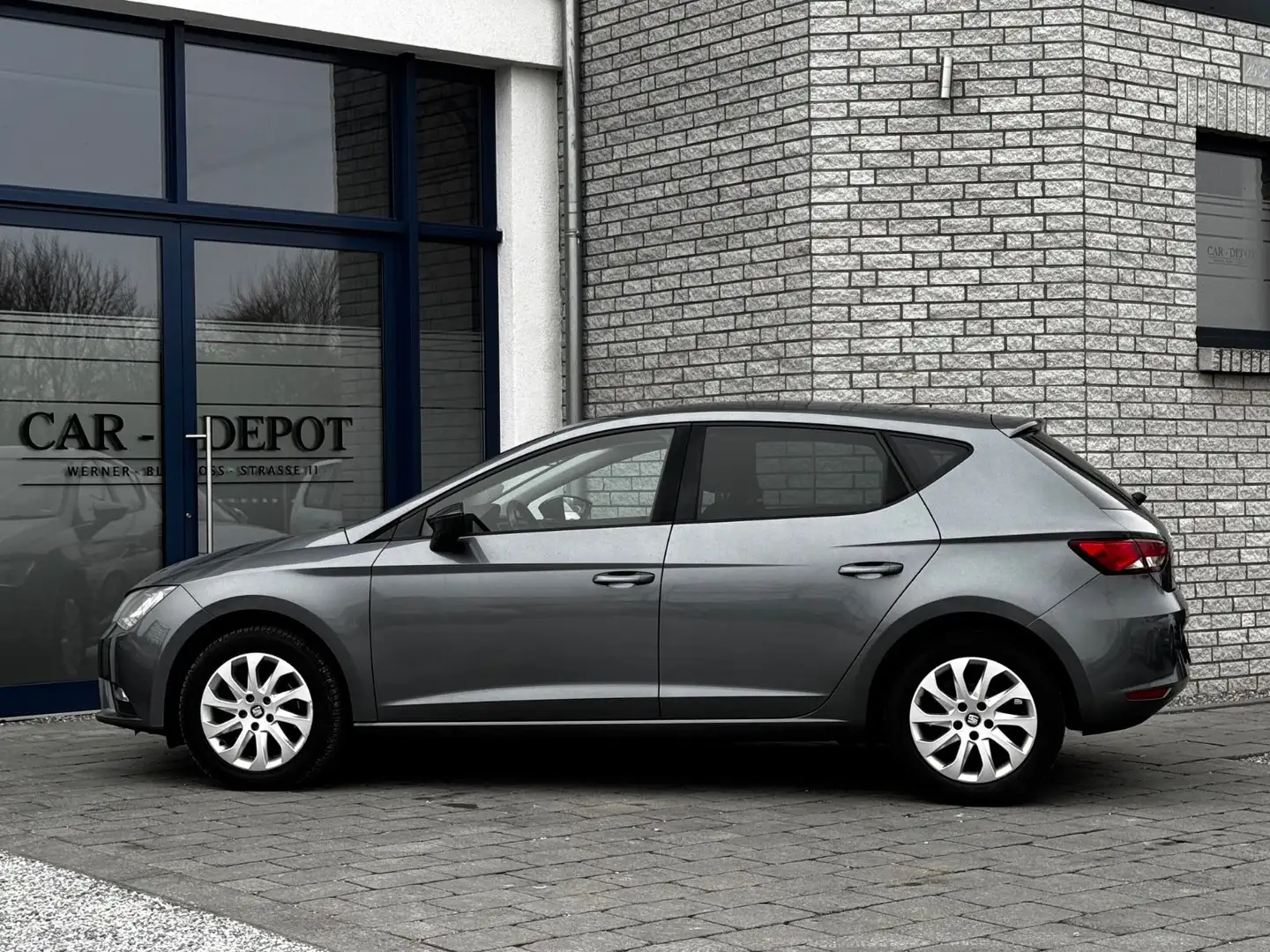 SEAT Leon Style*AUTOMA.*PDC*TOUCH*SPORT*TEMP.*BLUET.* Grau - 2