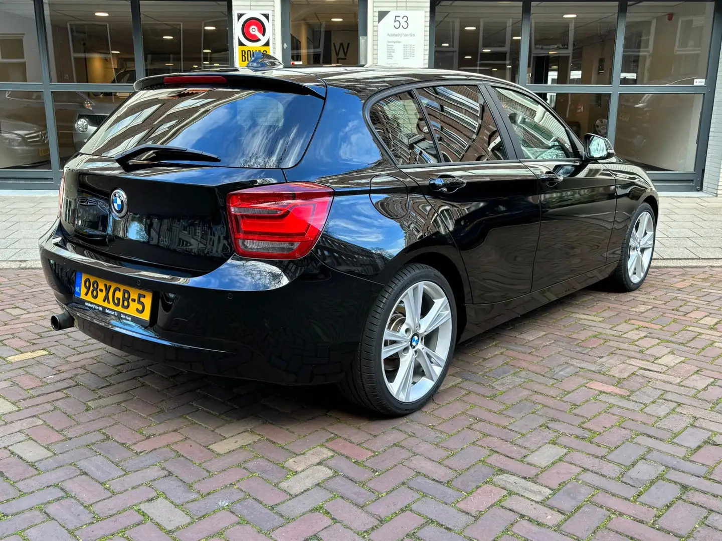 BMW 116 1-serie 116d Business+ | AIRCO | NAVIGATIE | LMV | Zwart - 2