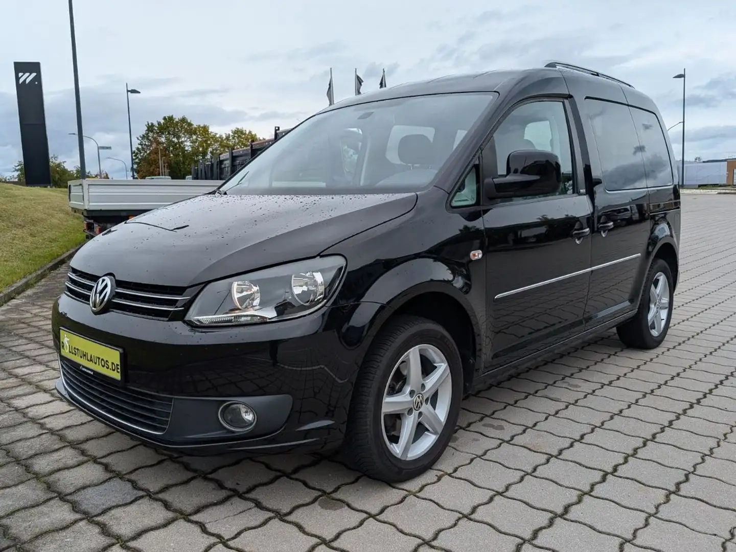 Volkswagen Caddy 1.6 TDI DSG *Rollstuhlumbau* Schwarz - 1