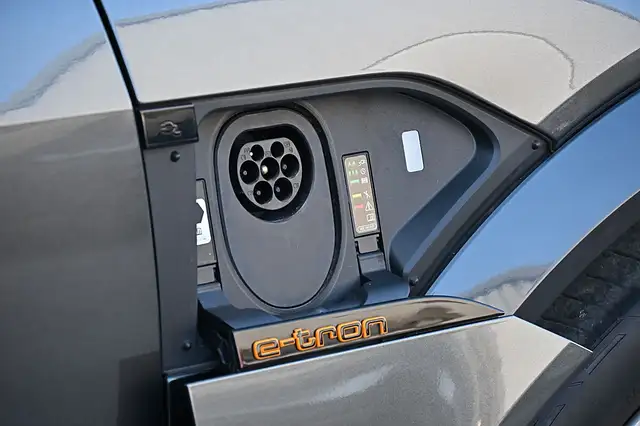 Audi e-tron quattro 95kWh S NP €133k ACC, AHK, Sitzklima, M... Ansicht 34