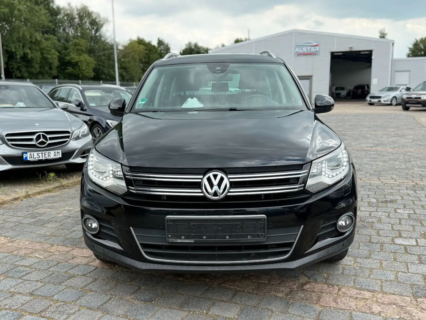 Volkswagen Tiguan Sport 2,0 & Style 4Motion Allrad *Leder* Schwarz - 2