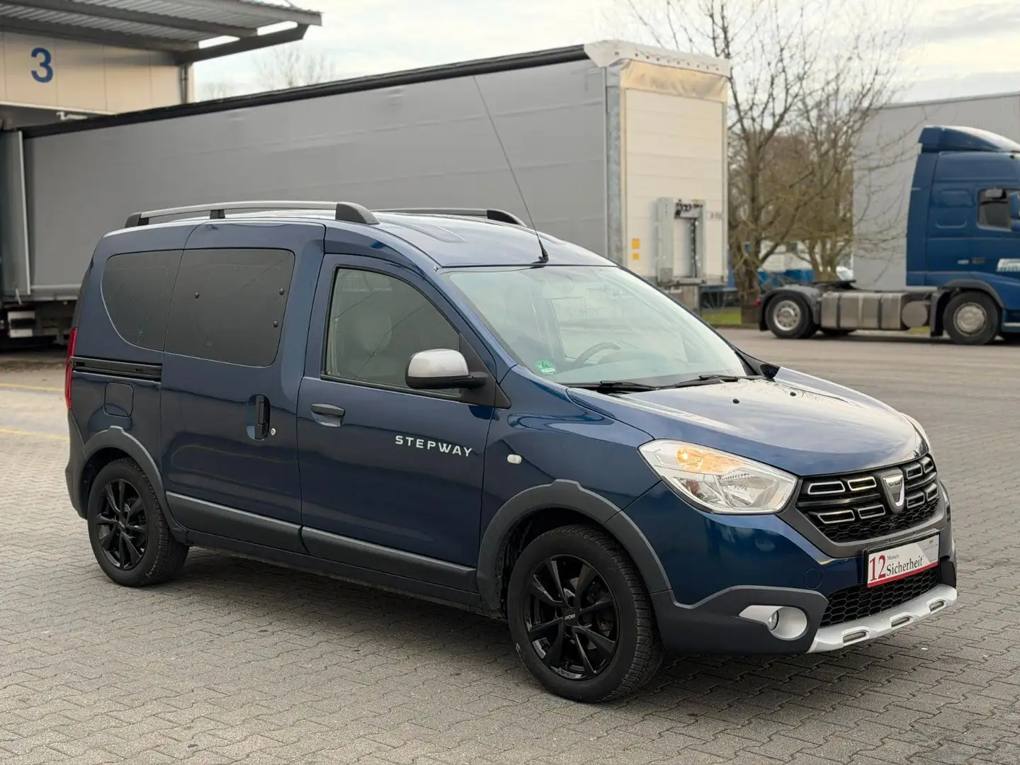 Dacia Dokker Stepway Celebration Garantie* Navi* AHK* Blau - 1