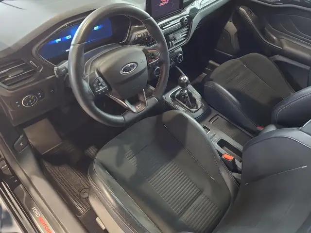 Ford Focus view 10