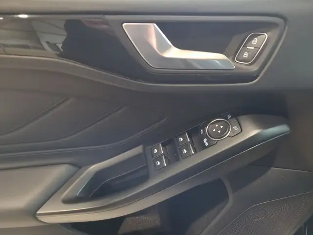 Ford Focus view 8