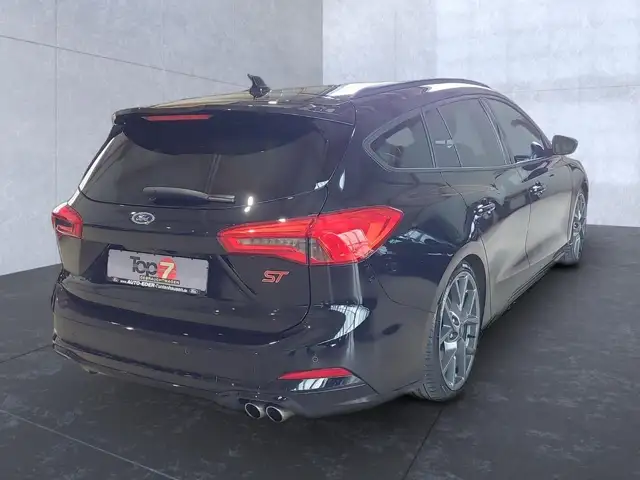 Ford Focus view 5