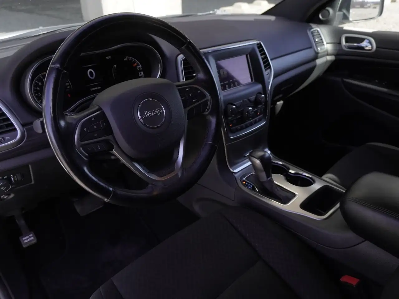 Jeep Grand Cherokee снимка Jeep Grand Cherokee