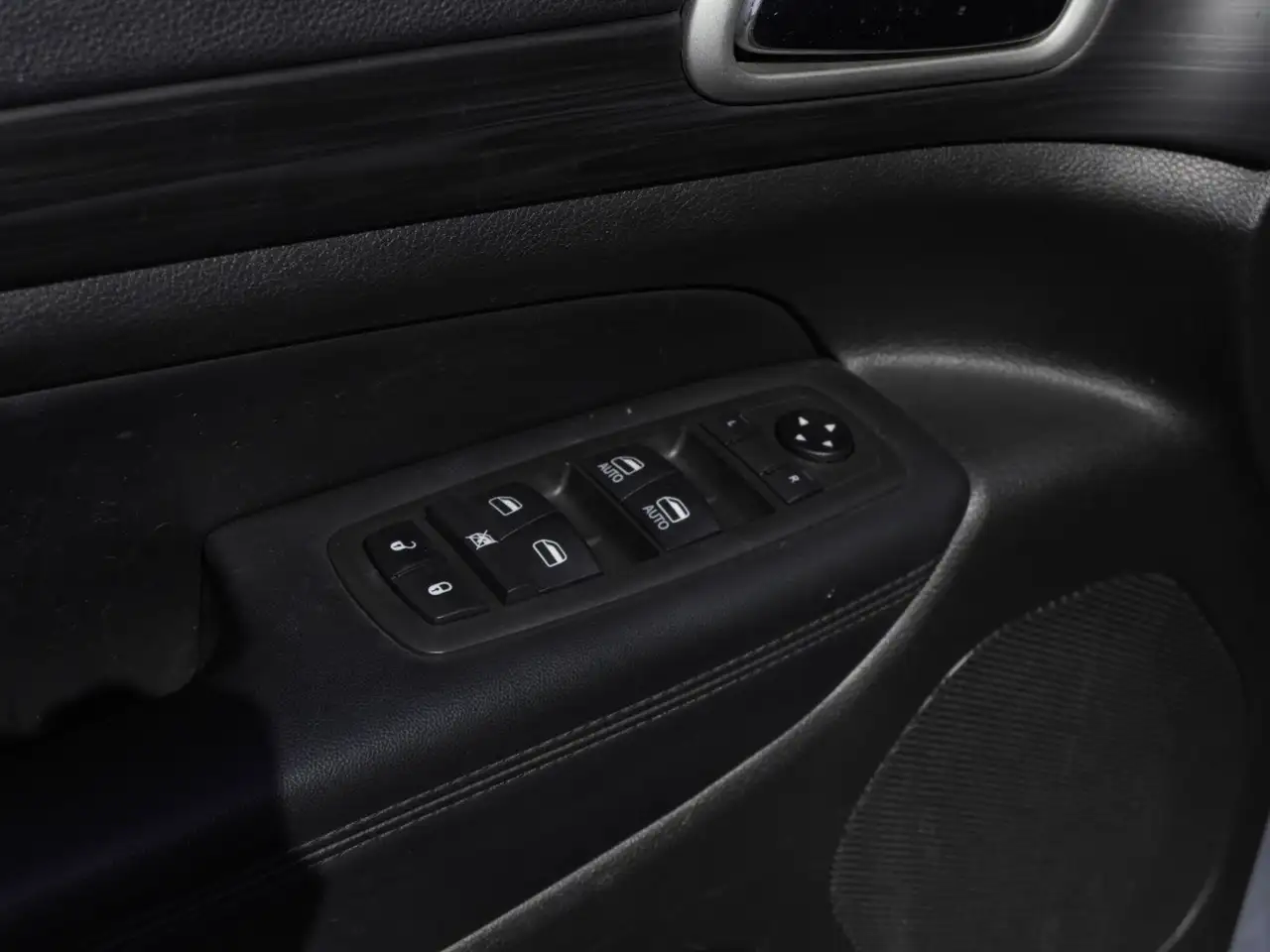 Jeep Grand Cherokee снимка Jeep Grand Cherokee