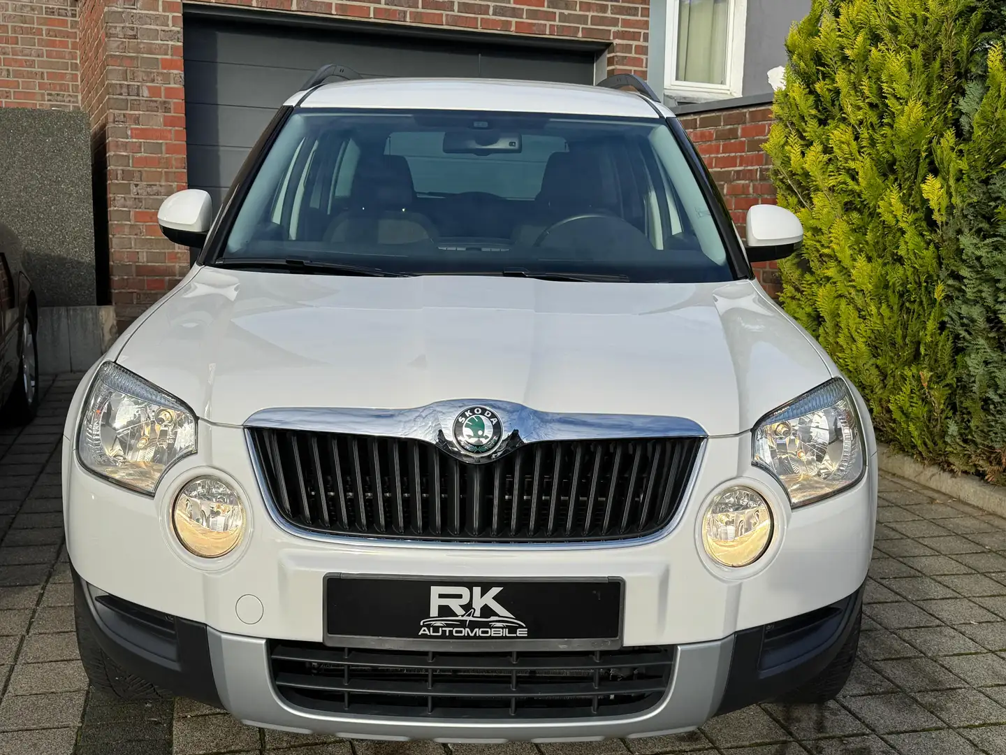 Skoda Yeti Ambition Plus Edition 4x4 Allrad Weiß - 2