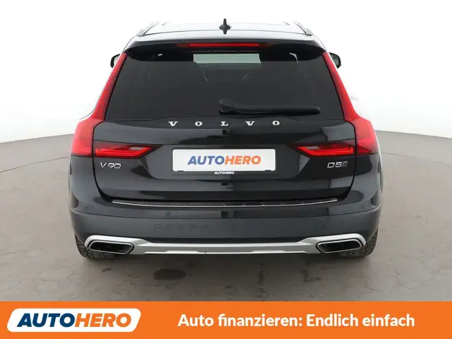 Volvo V90 Cross Country view 5