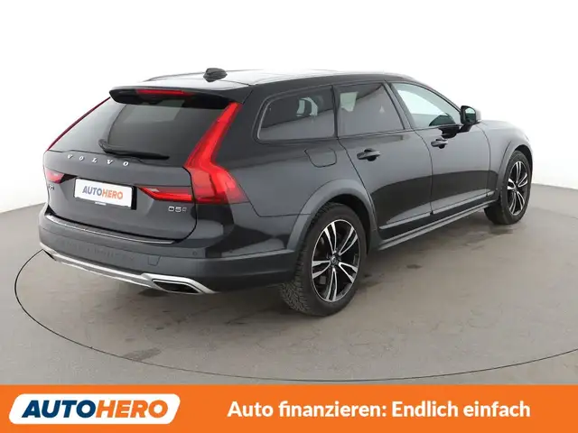 Volvo V90 Cross Country view 6
