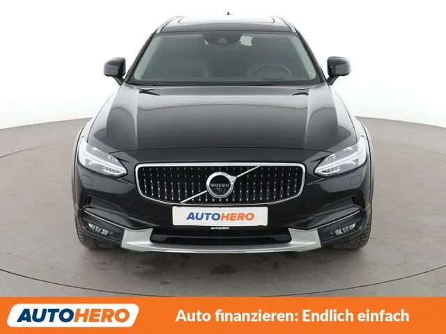 Volvo V90 Cross Country view 9