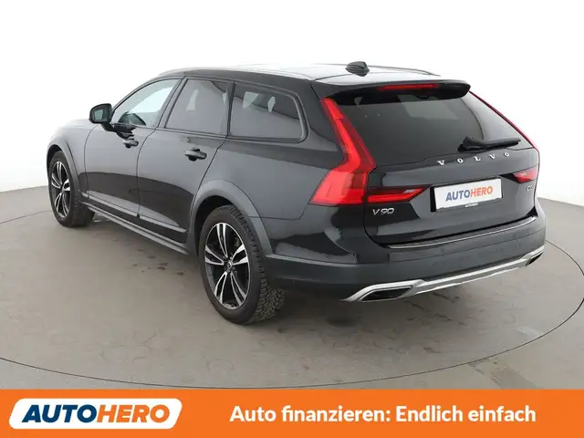 Volvo V90 Cross Country view 4