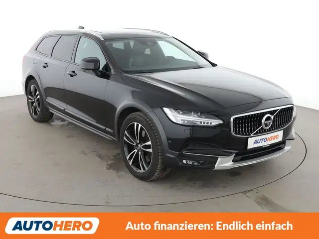 Volvo V90 Cross Country view 8