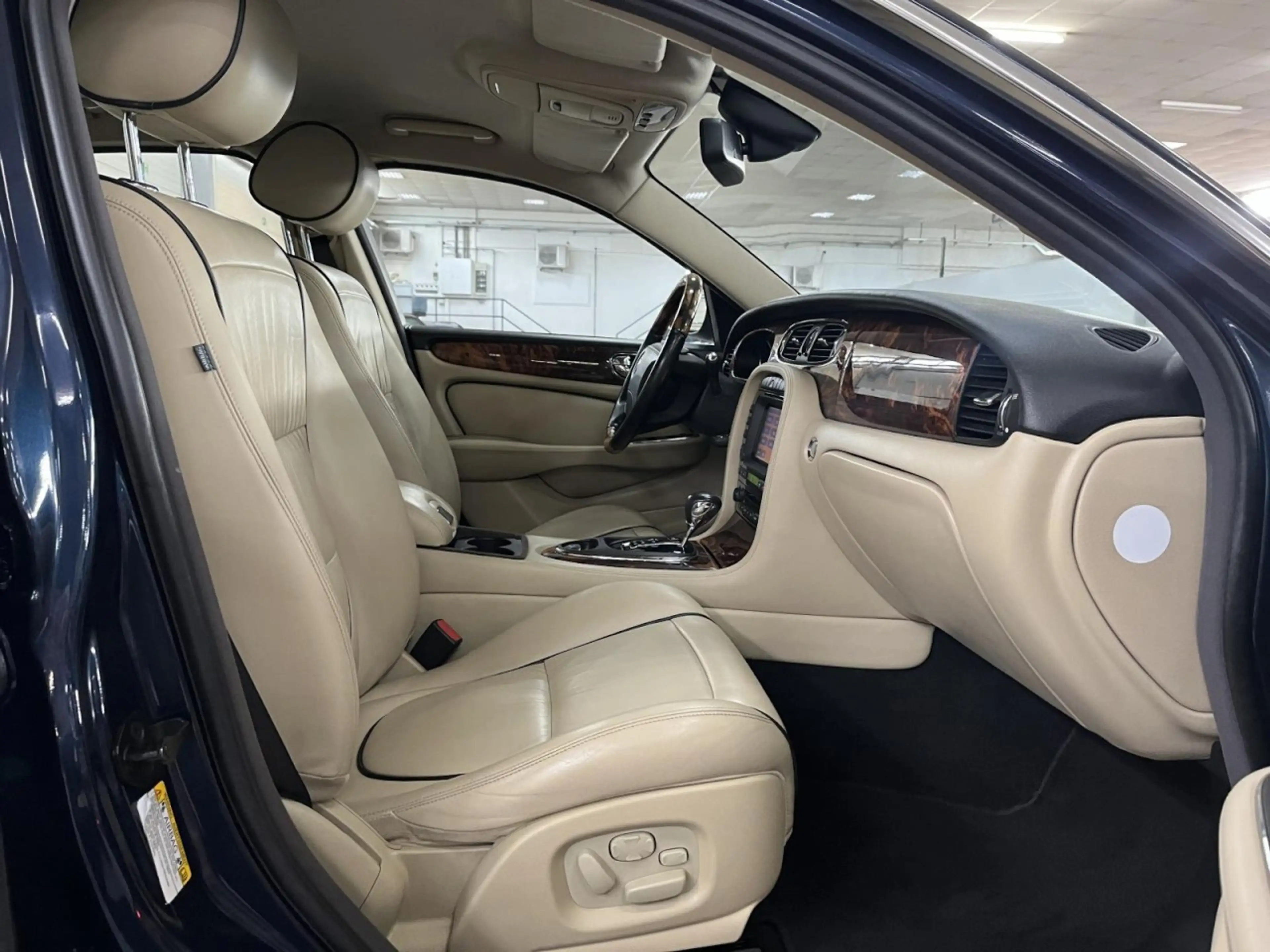 Jaguar XJ 2.7 D Sovereign 4xSHZ LEDER BEIGE XENON NAVI AUTOM — photo 10
