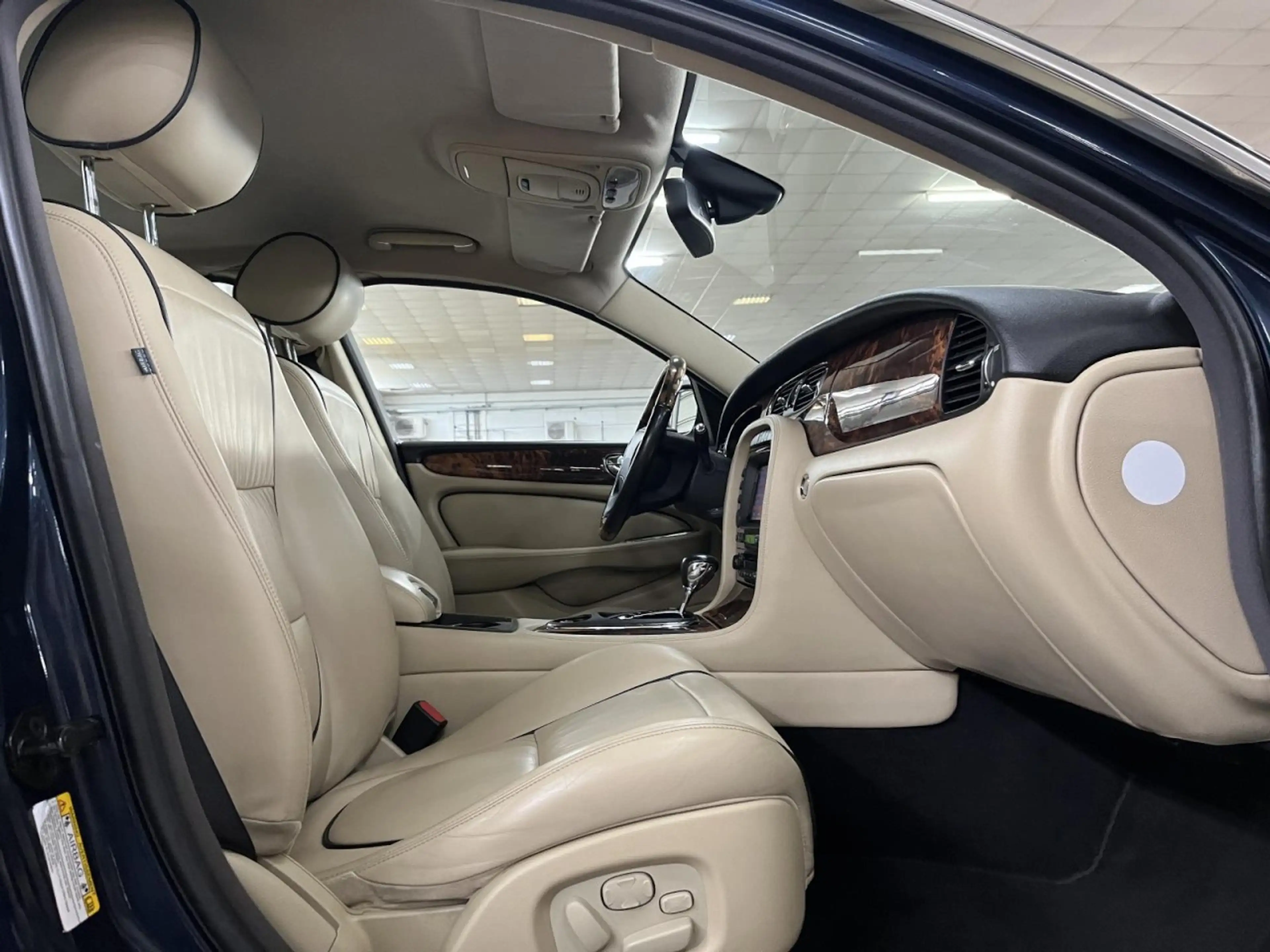 Jaguar XJ 2.7 D Sovereign 4xSHZ LEDER BEIGE XENON NAVI AUTOM — photo 9