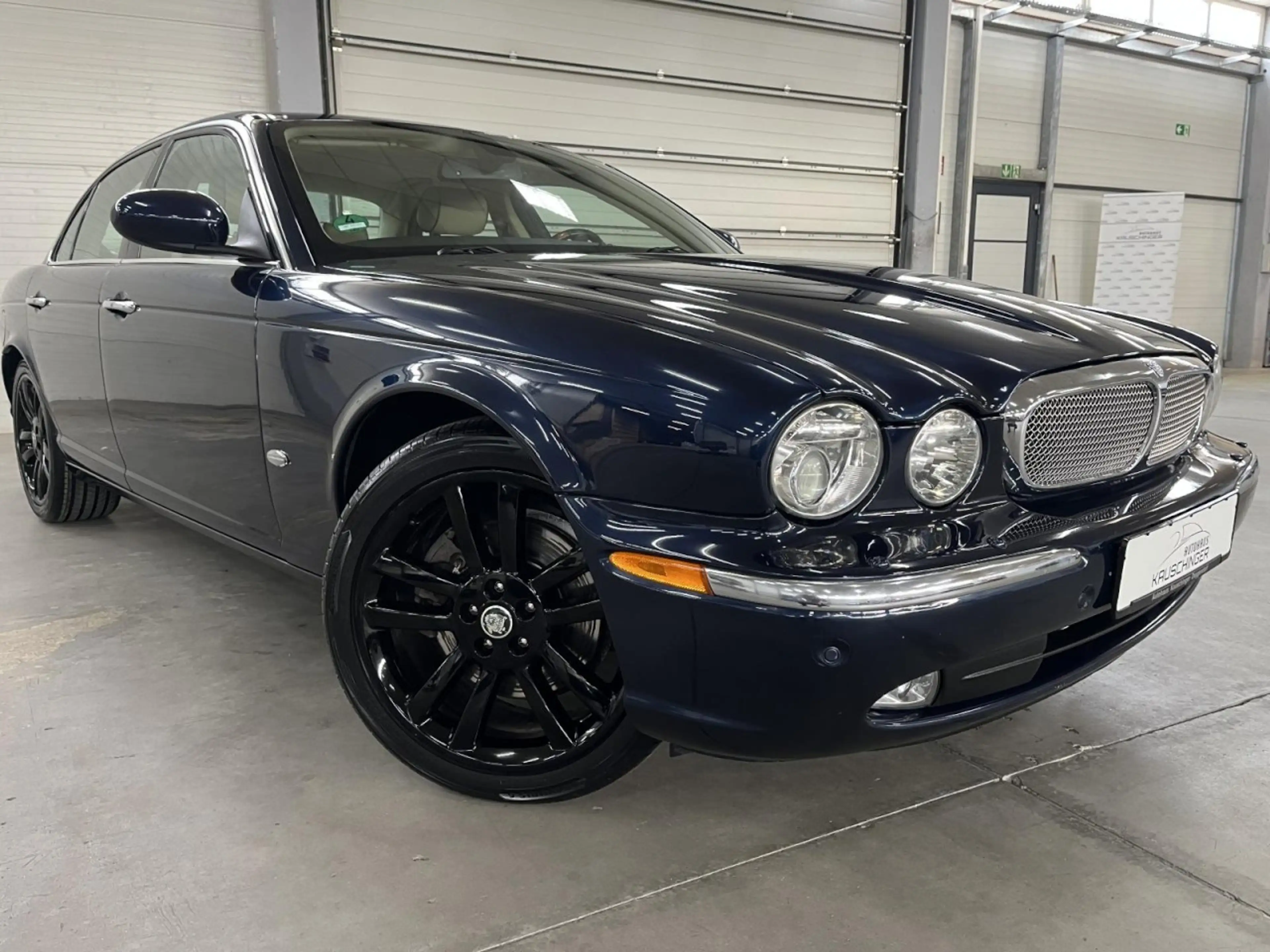 Jaguar XJ 2.7 D Sovereign 4xSHZ LEDER BEIGE XENON NAVI AUTOM — photo 2