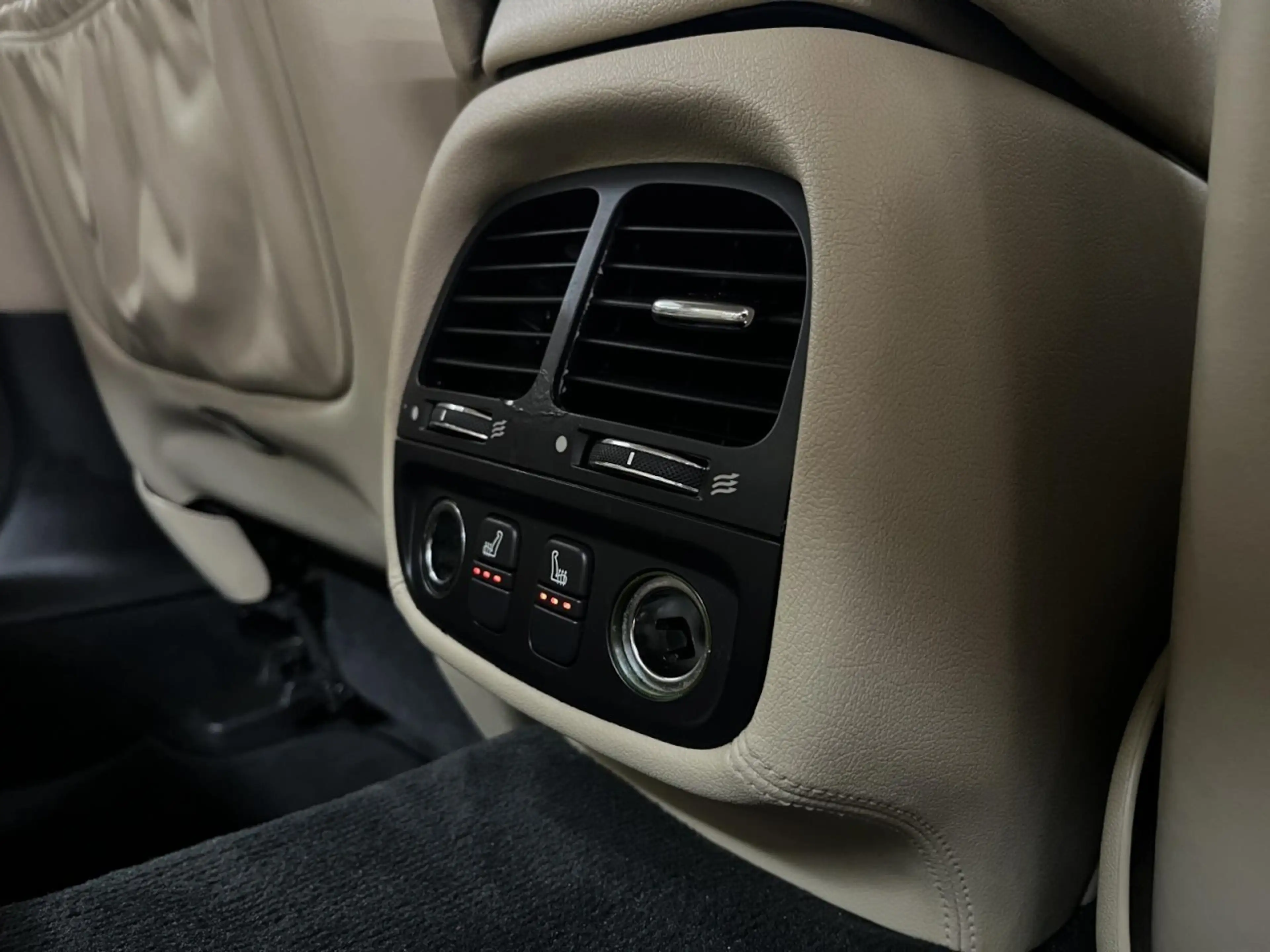Jaguar XJ 2.7 D Sovereign 4xSHZ LEDER BEIGE XENON NAVI AUTOM — photo 12