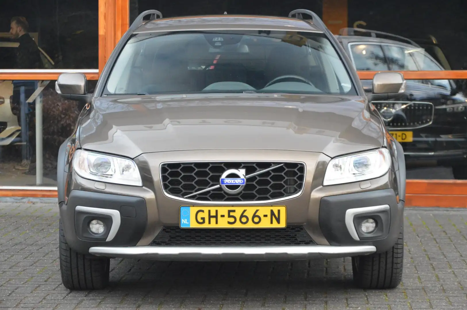 Volvo XC70 D5 AWD Classic Edition | 5 Cilinder | Camera | Tre Brun - 2