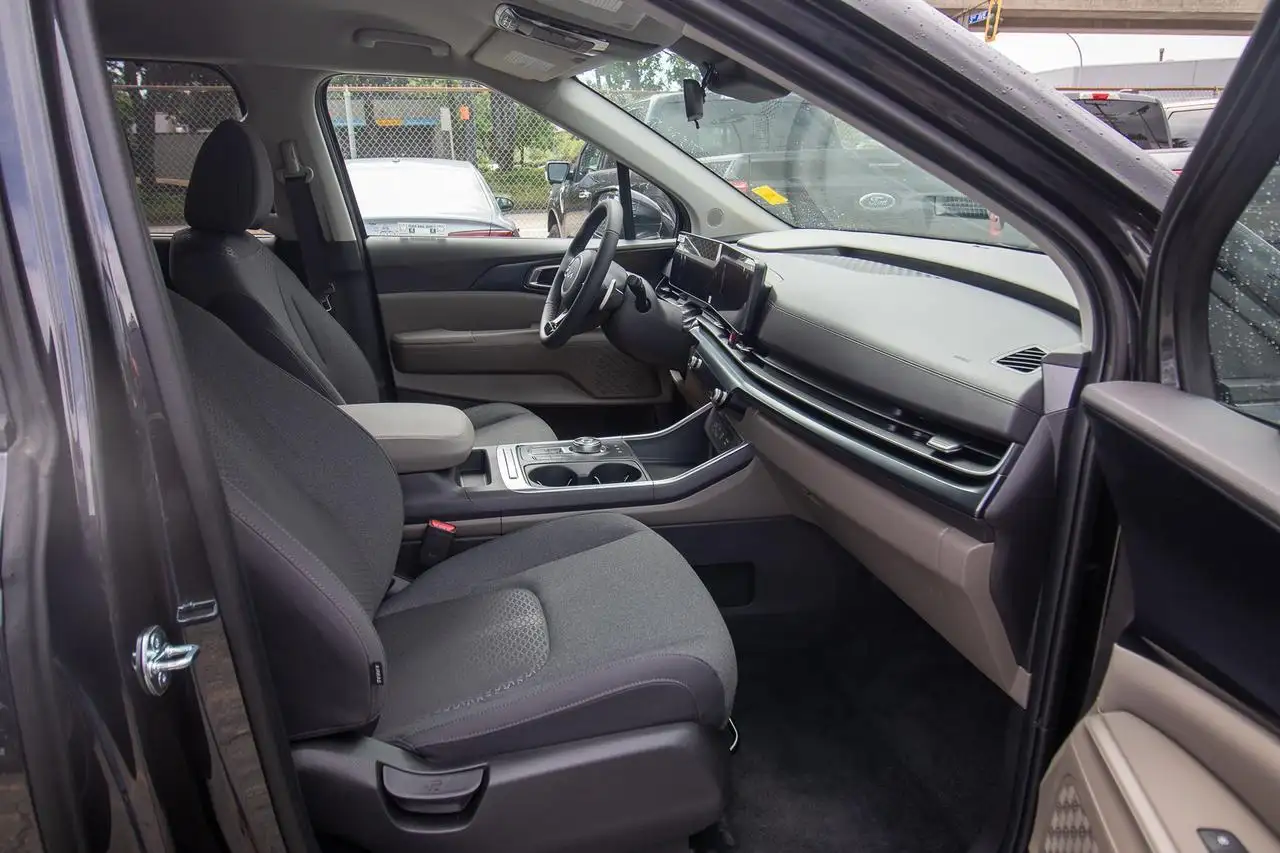 Kia Carnival photo Kia Carnival