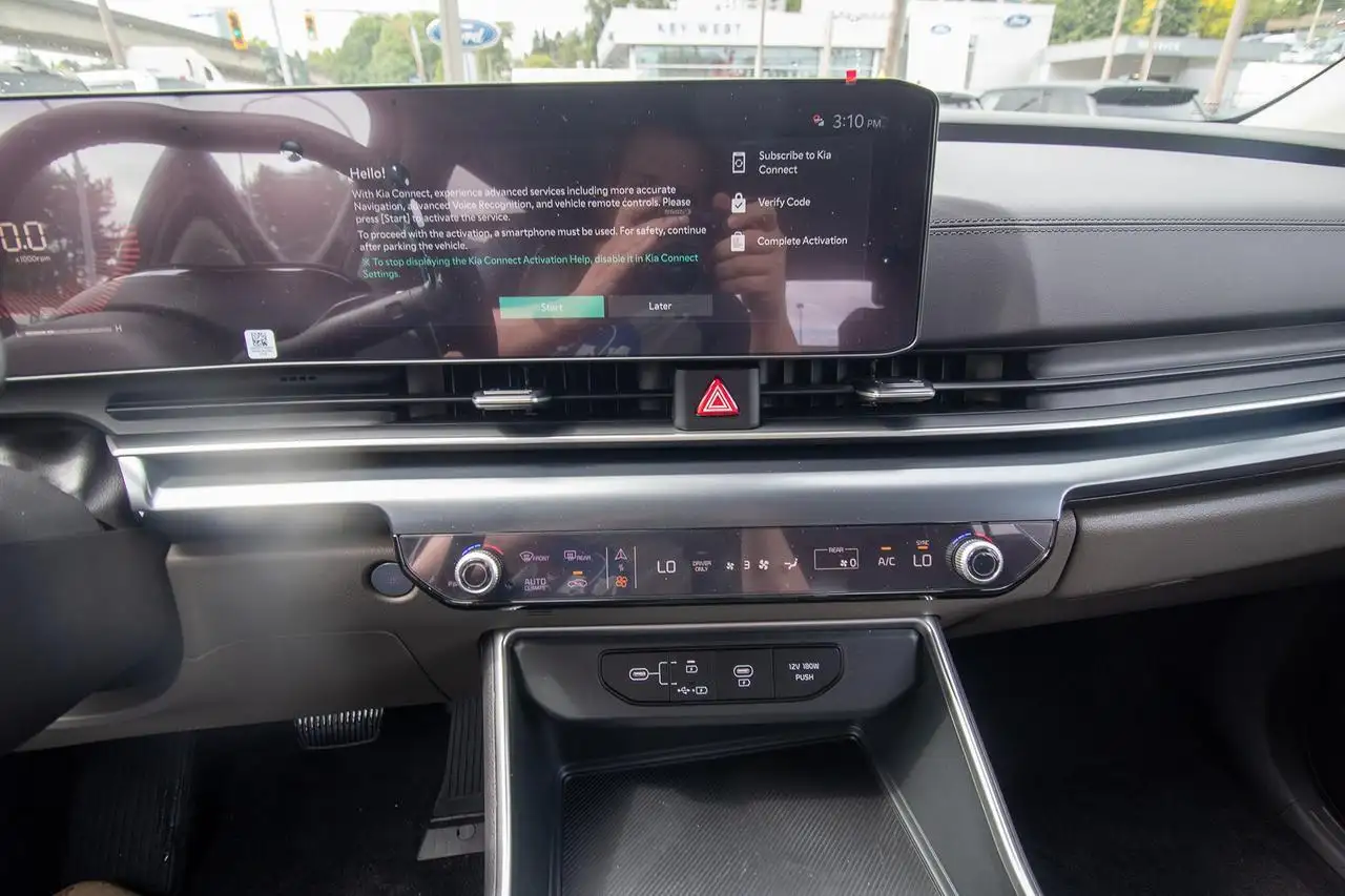 Kia Carnival photo Kia Carnival