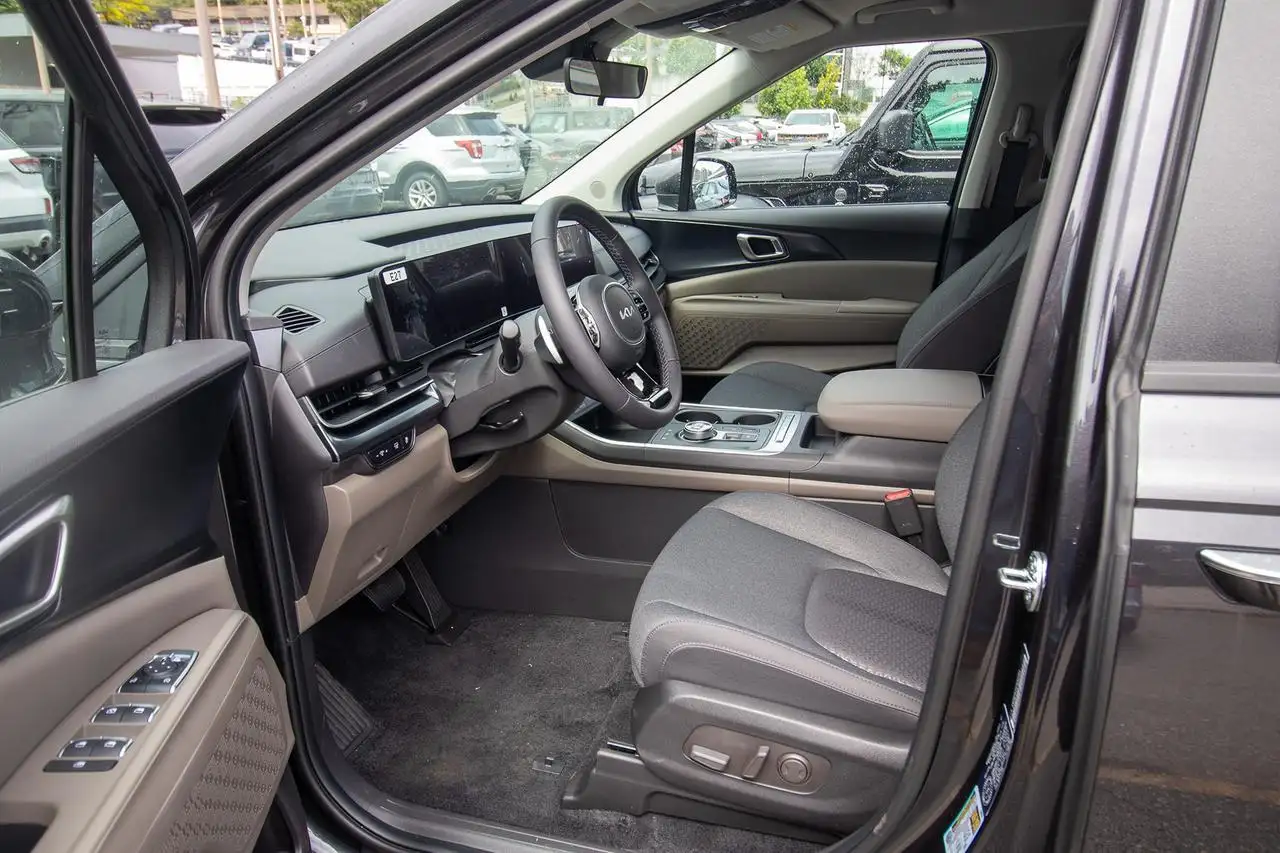 Kia Carnival photo Kia Carnival