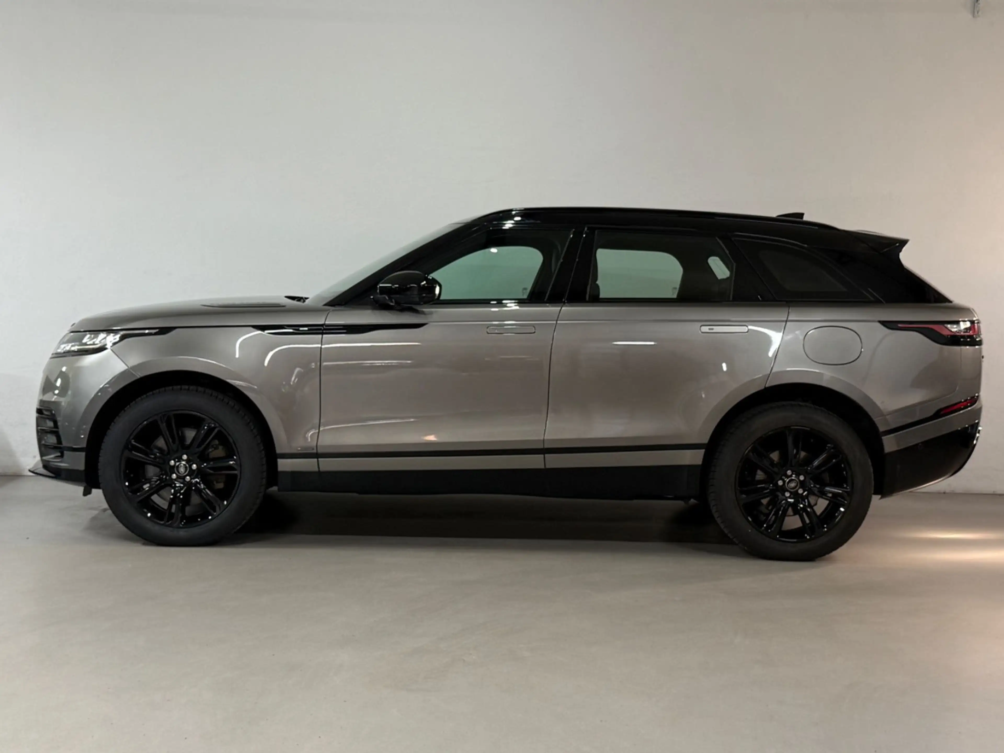 Land Rover Range Rover Velar Hybrid R-Dynamic/LED/HUB/PANO — photo 6