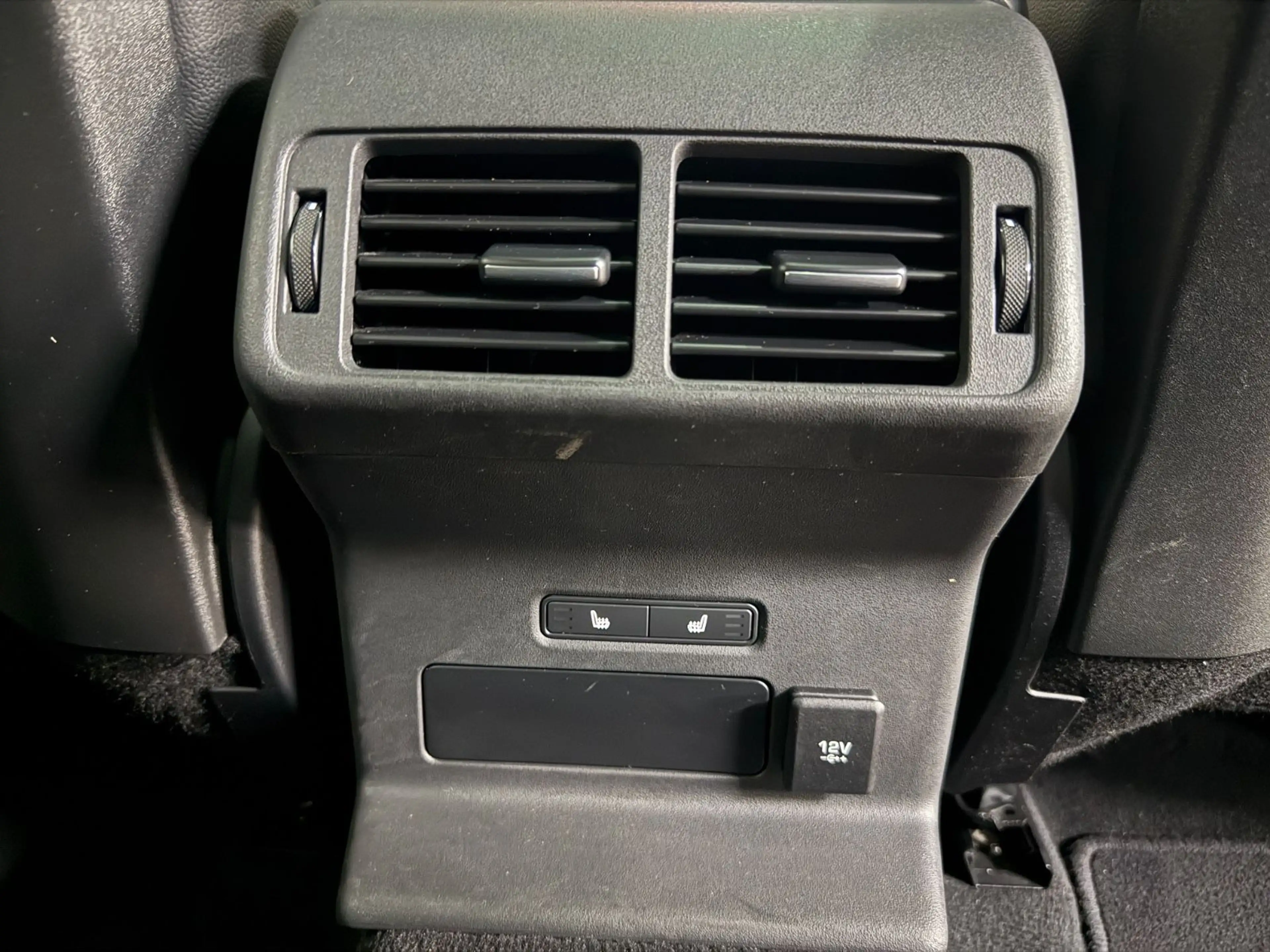 Land Rover Range Rover Velar Hybrid R-Dynamic/LED/HUB/PANO — photo 16
