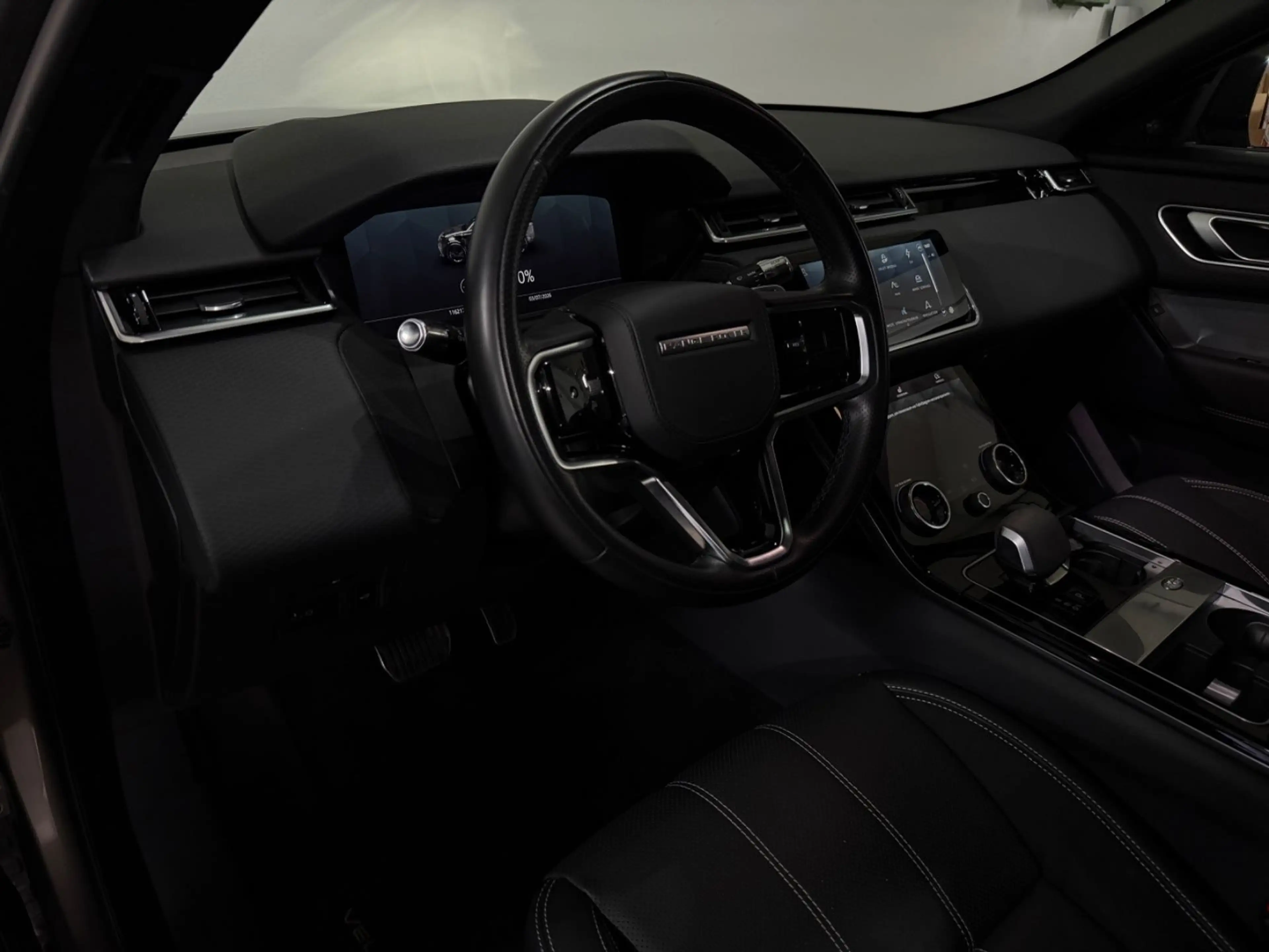 Land Rover Range Rover Velar Hybrid R-Dynamic/LED/HUB/PANO — photo 11