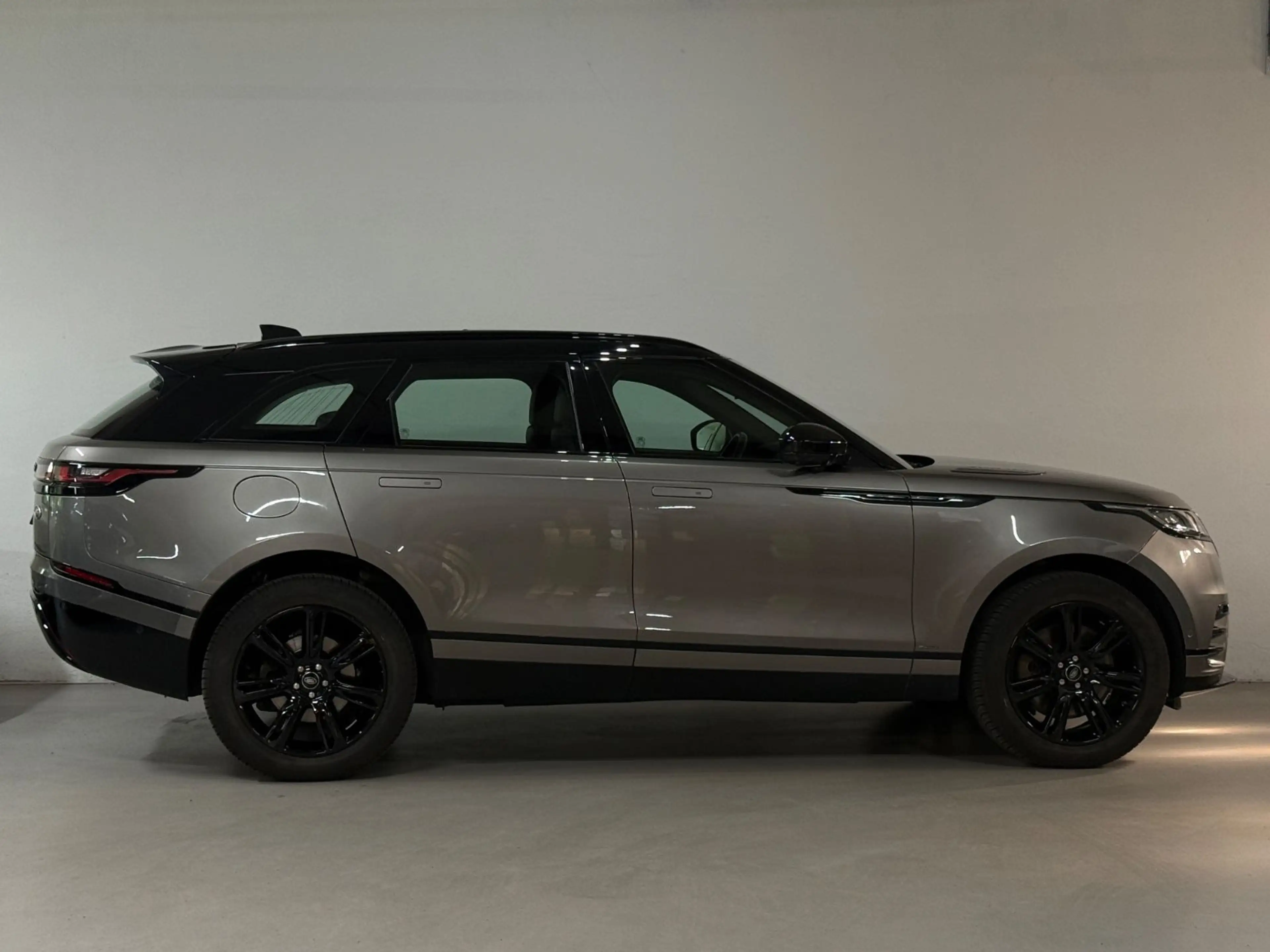 Land Rover Range Rover Velar Hybrid R-Dynamic/LED/HUB/PANO — photo 5