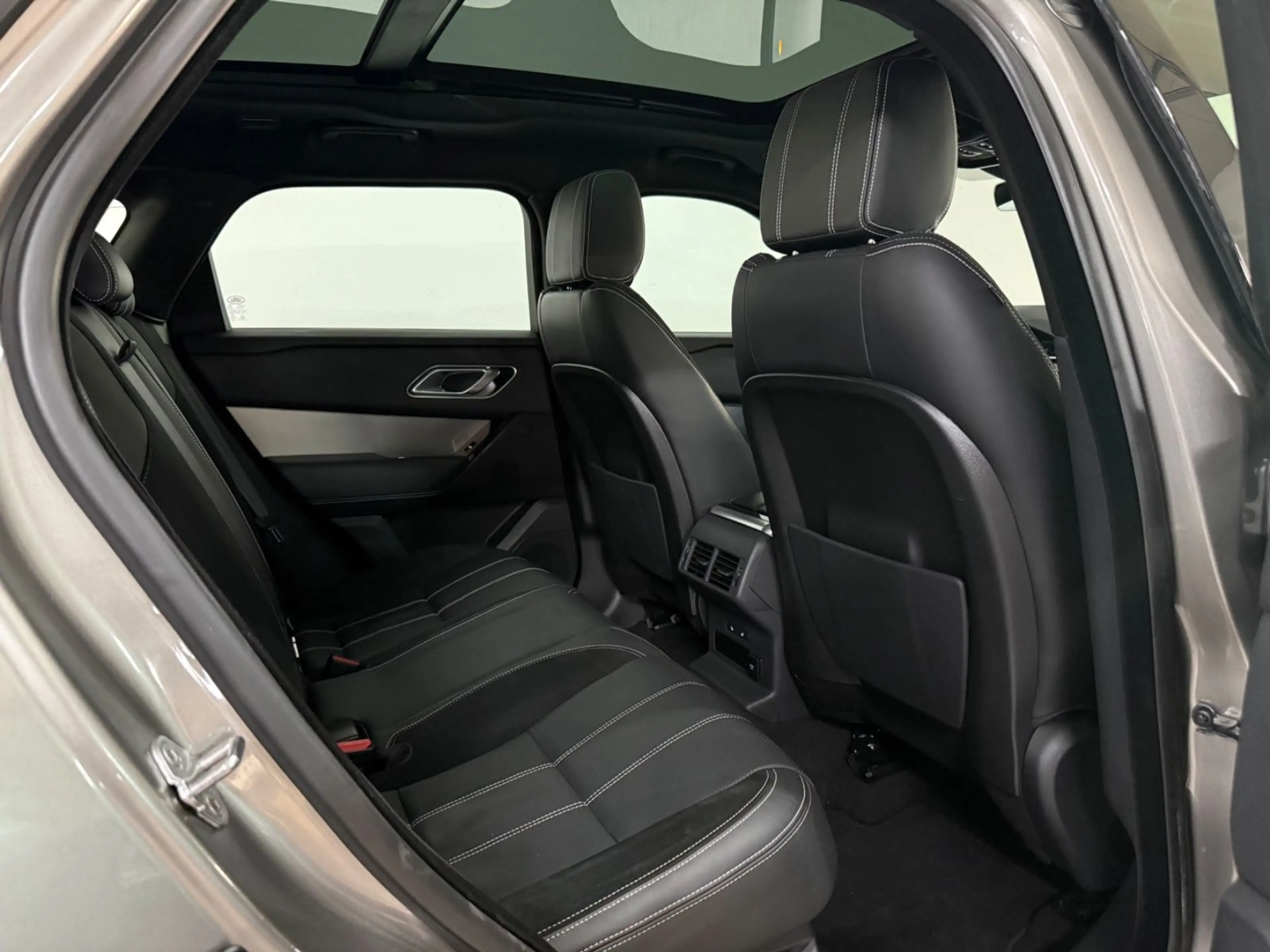 Land Rover Range Rover Velar Hybrid R-Dynamic/LED/HUB/PANO — photo 13
