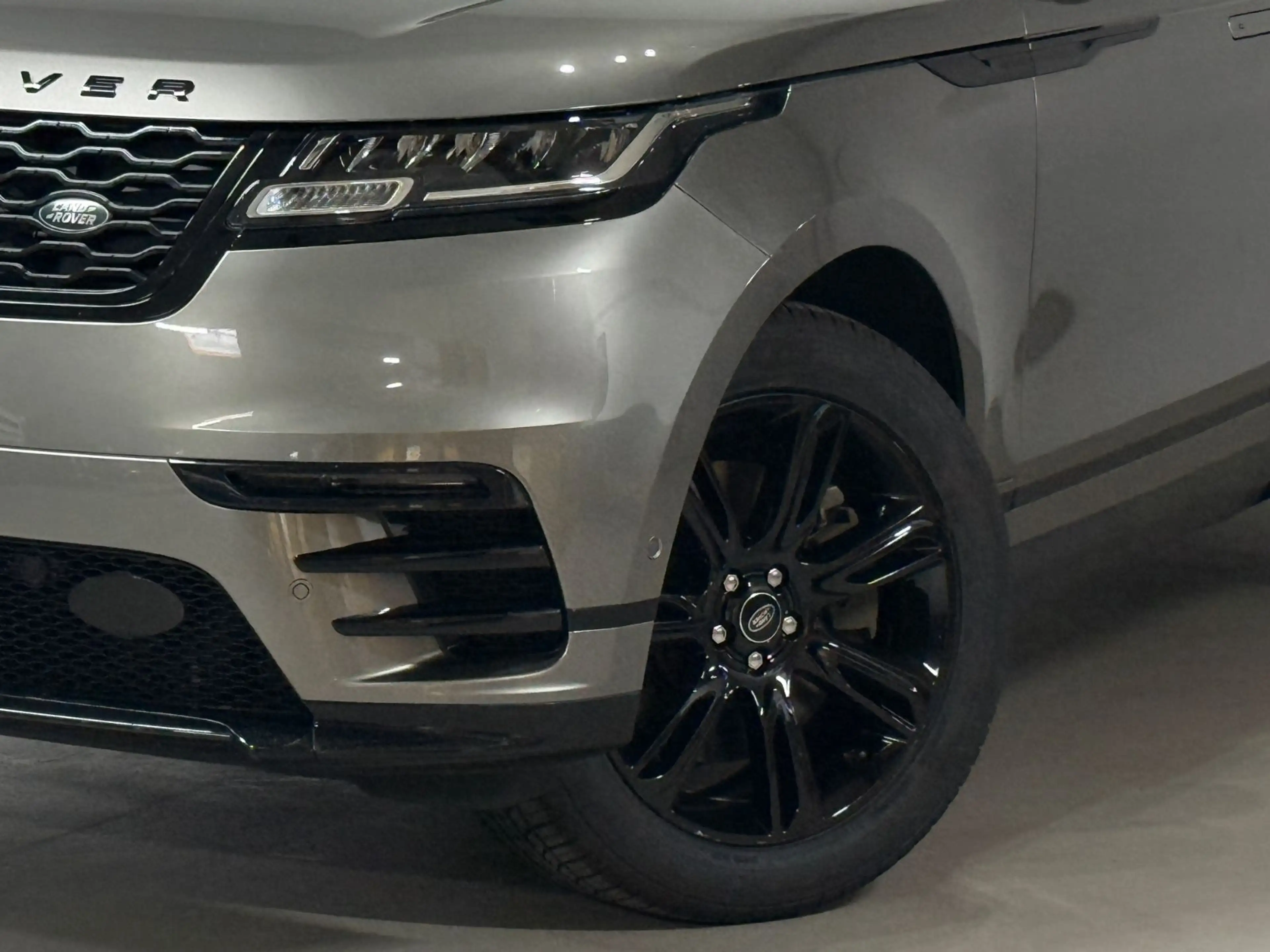 Land Rover Range Rover Velar Hybrid R-Dynamic/LED/HUB/PANO — photo 17