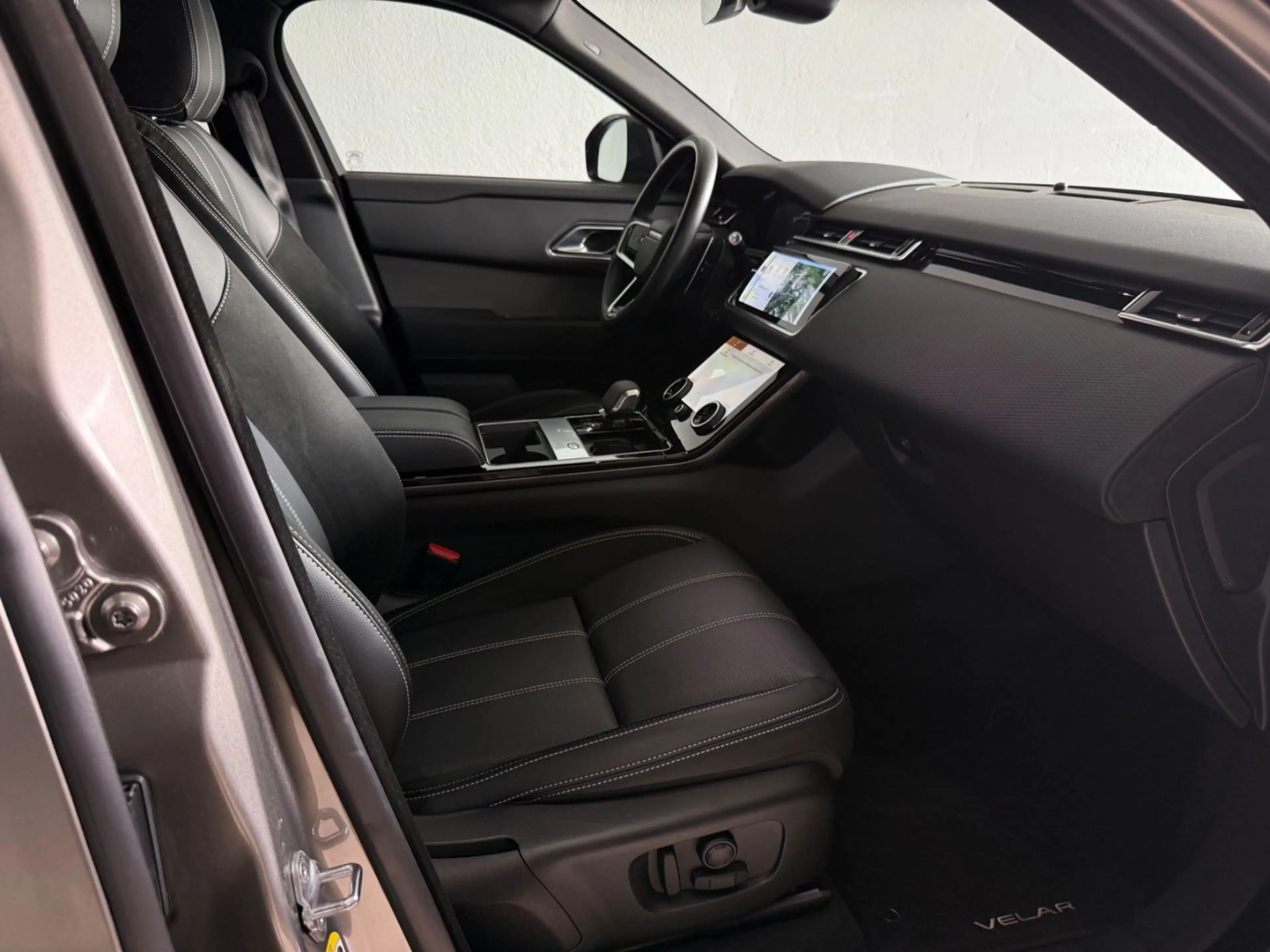 Land Rover Range Rover Velar Hybrid R-Dynamic/LED/HUB/PANO — photo 9