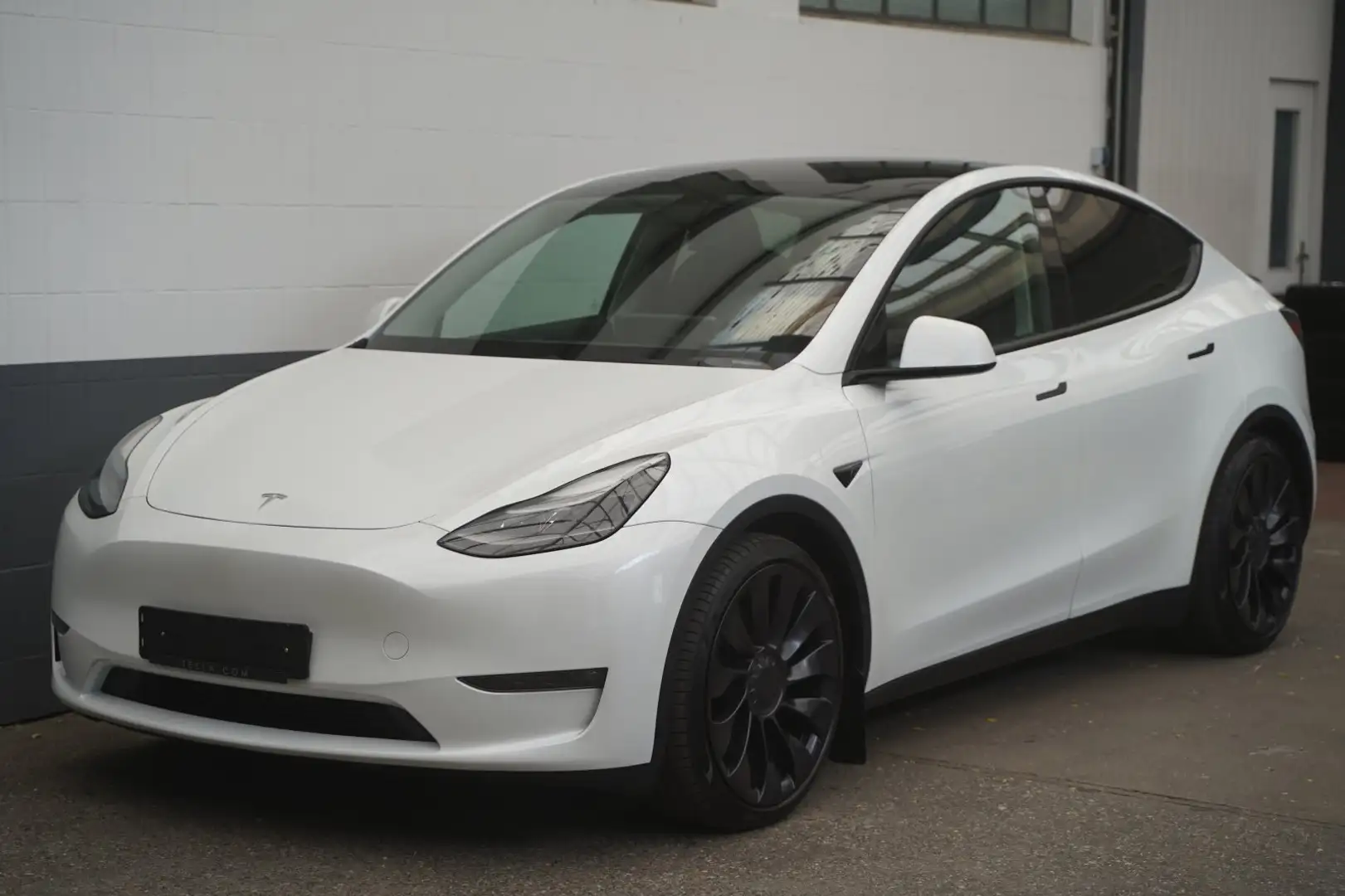 Tesla Model Y Performance *AHK*Mwst. ausweisbar*Matrix-LED* Weiß - 2