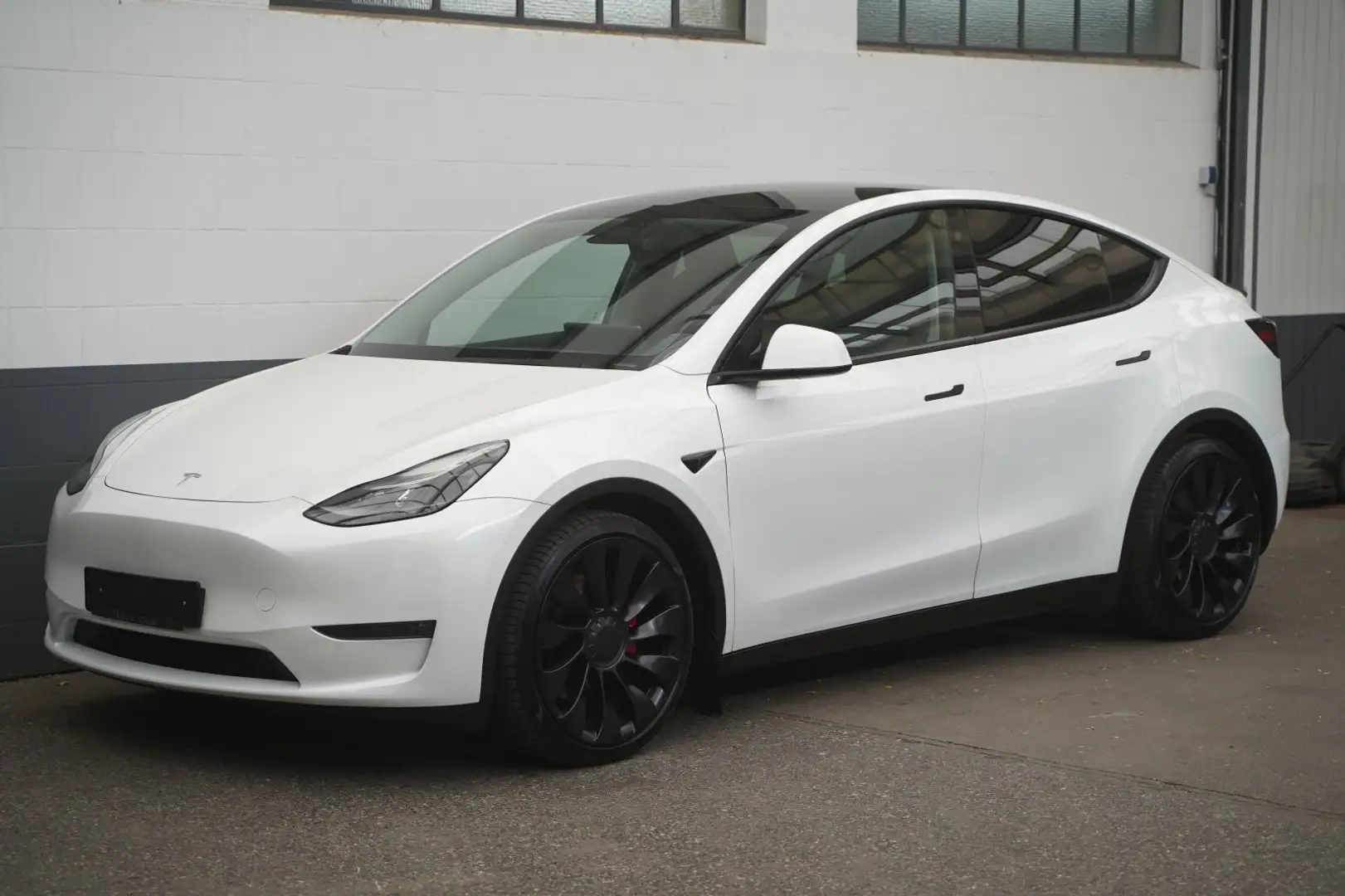 Tesla Model Y Performance *AHK*Mwst. ausweisbar*Matrix-LED* Weiß - 1