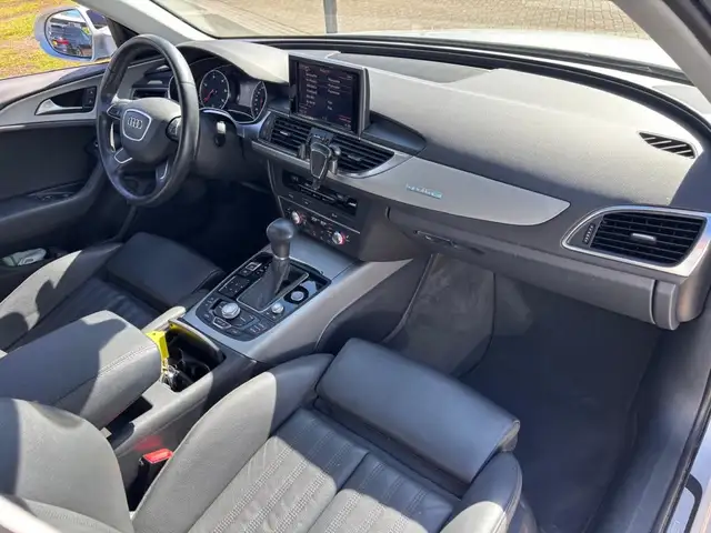 Audi A6 view 11