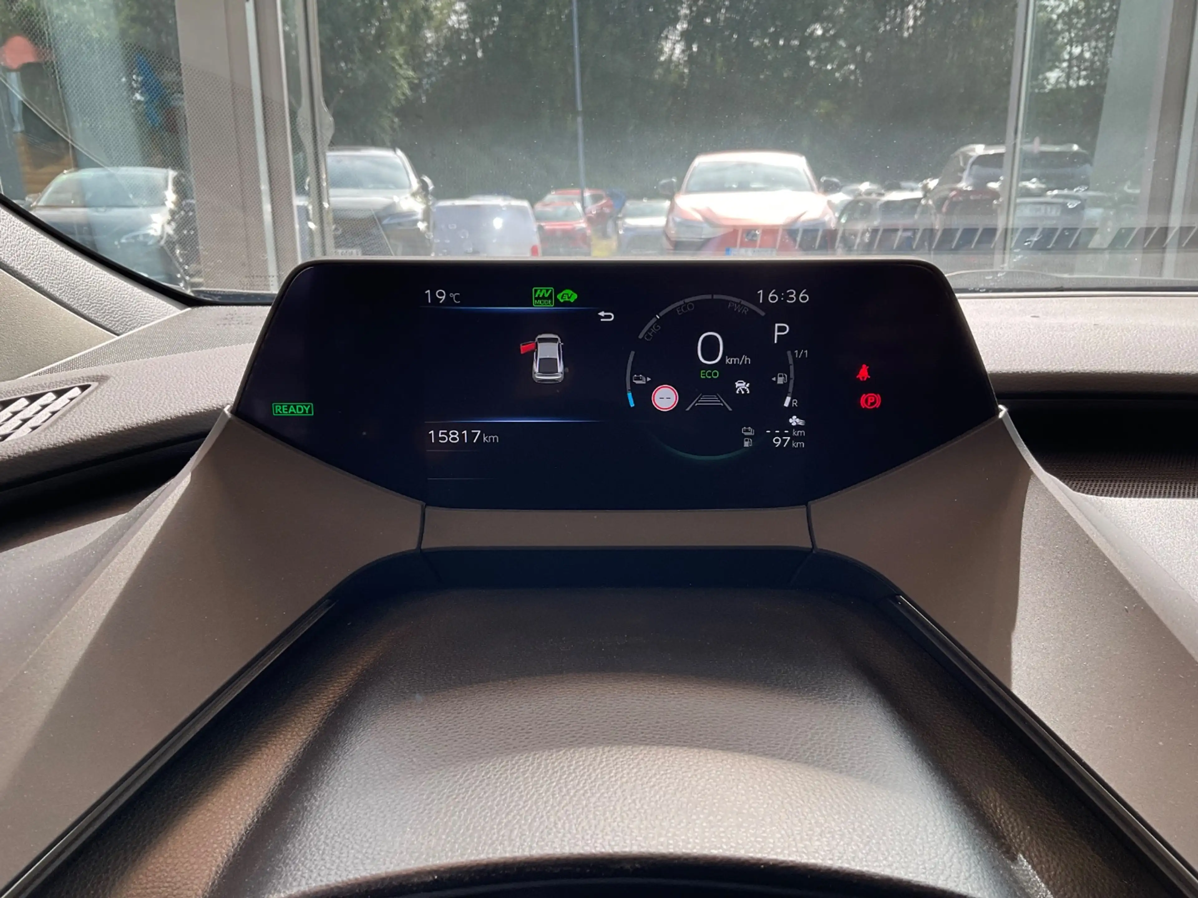 Toyota Prius 2.0 PlugIn Hybrid ACC FLA SpurH SpurW LM — photo 17