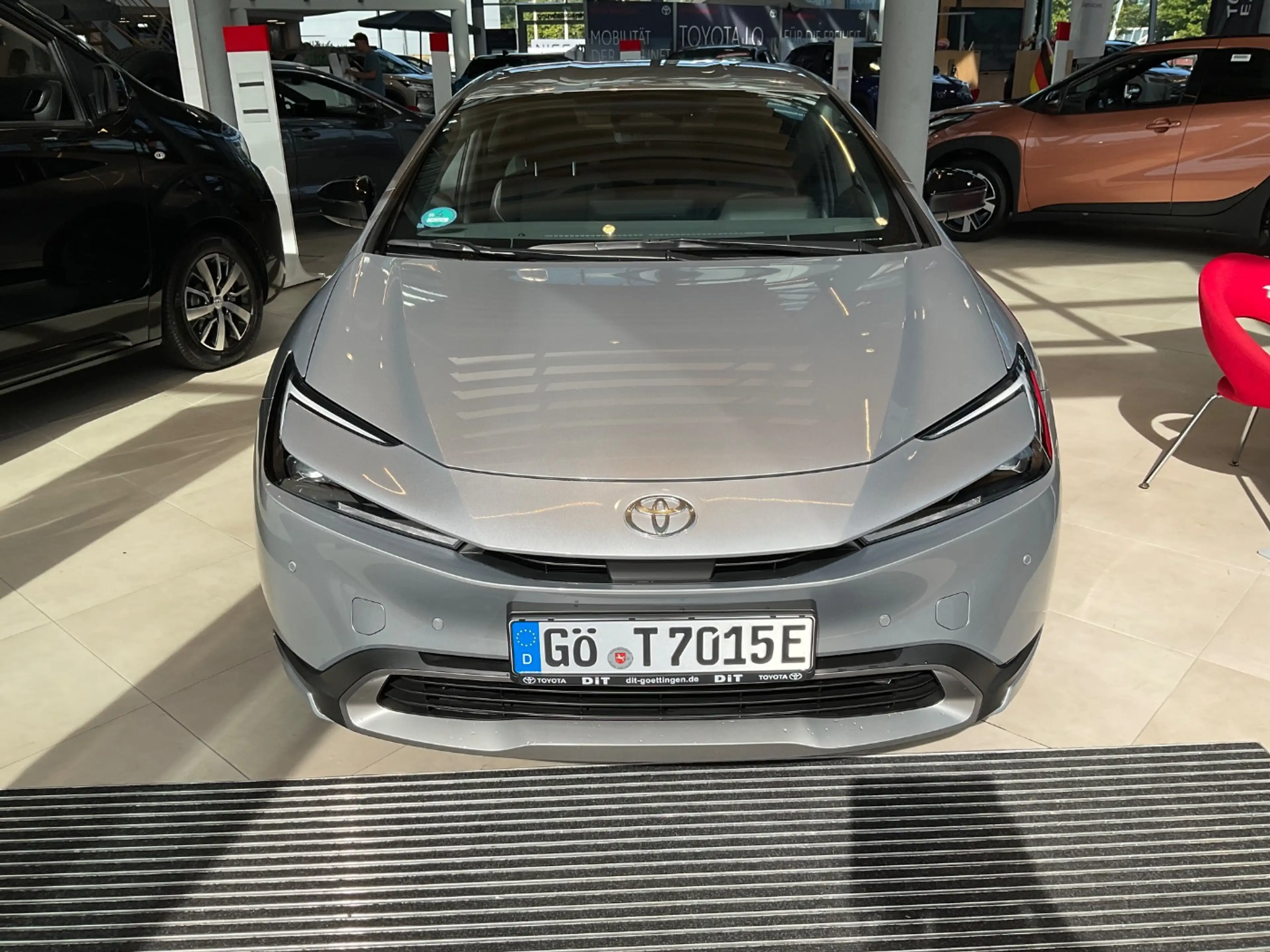 Toyota Prius 2.0 PlugIn Hybrid ACC FLA SpurH SpurW LM — photo 2
