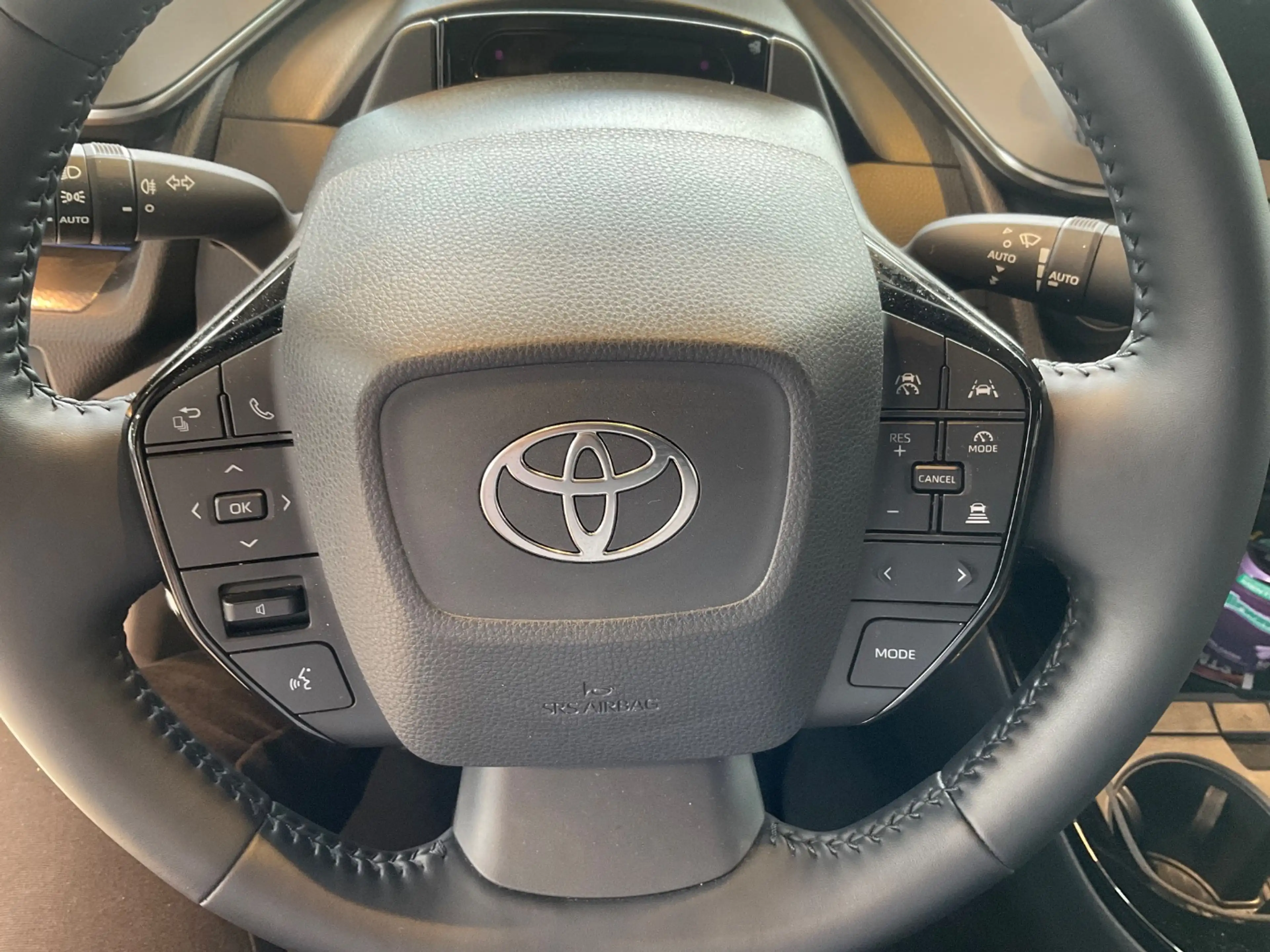 Toyota Prius 2.0 PlugIn Hybrid ACC FLA SpurH SpurW LM — photo 16