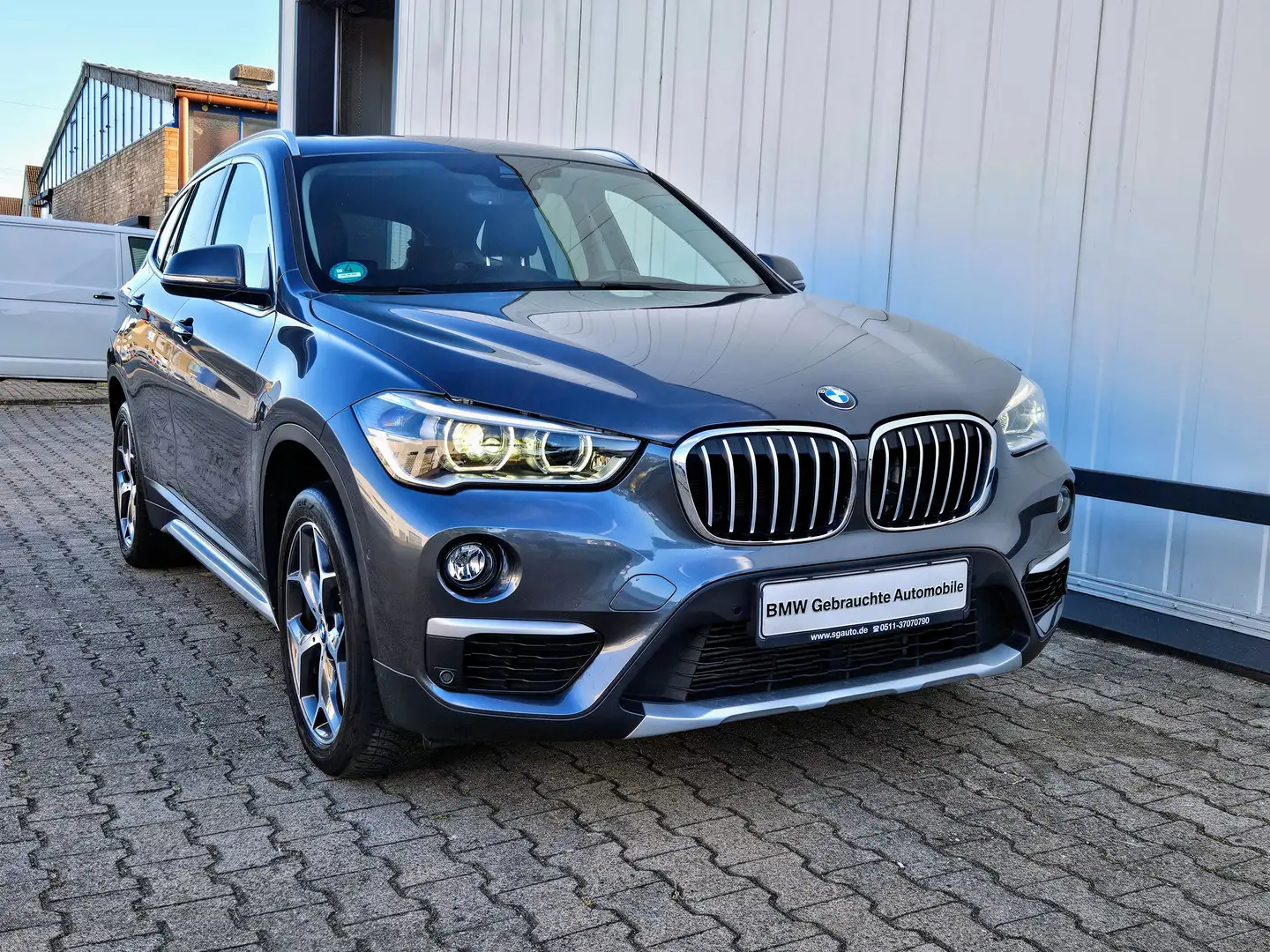 BMW X1 xDrive 20i*X LINE*LED*AHK*PANORAMA*PDC Grau - 2