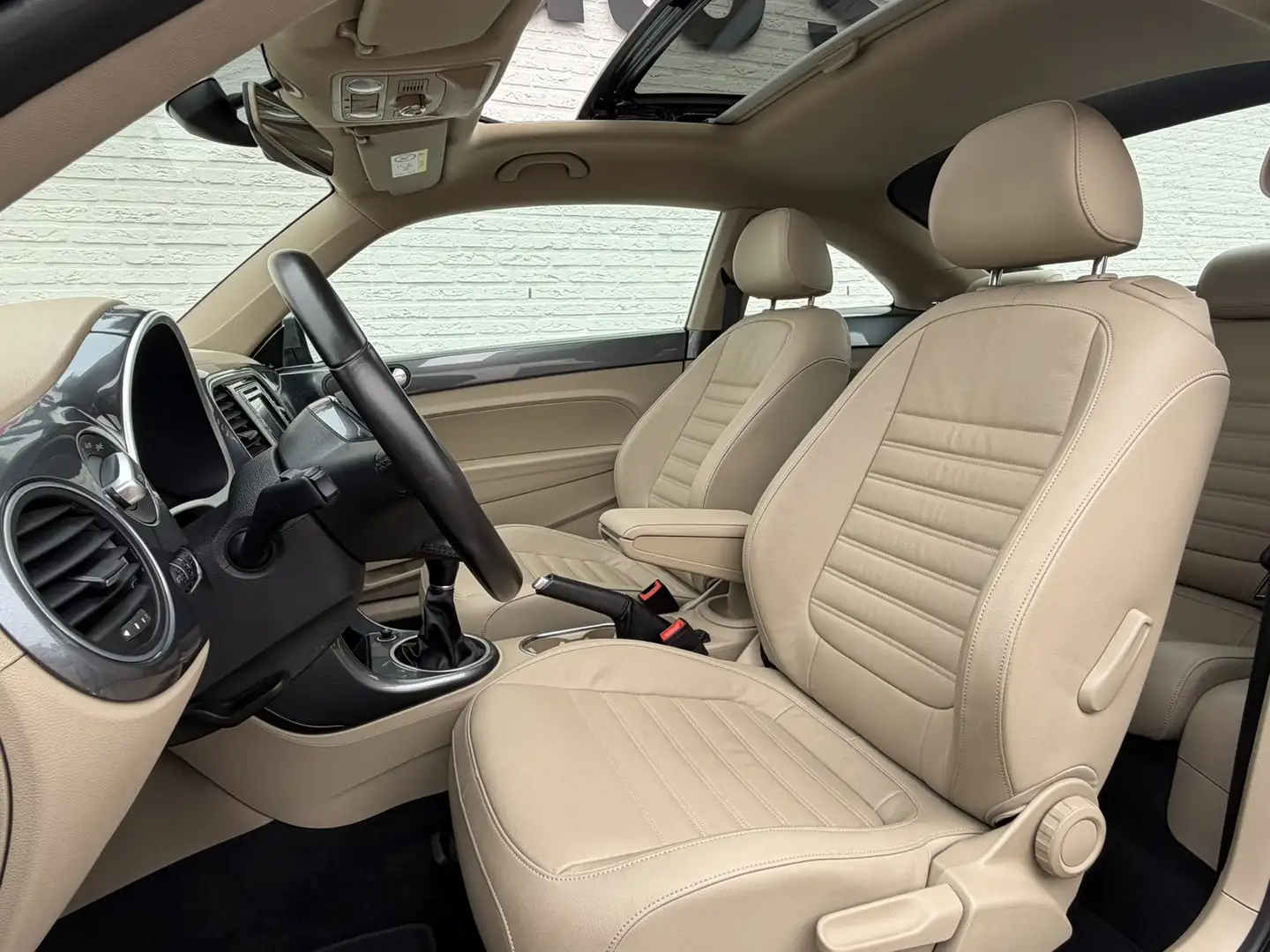 Volkswagen Beetle 1.4 TSI Sport Panorama Pdc Navi Leder Stoelverwarm Gris - 2