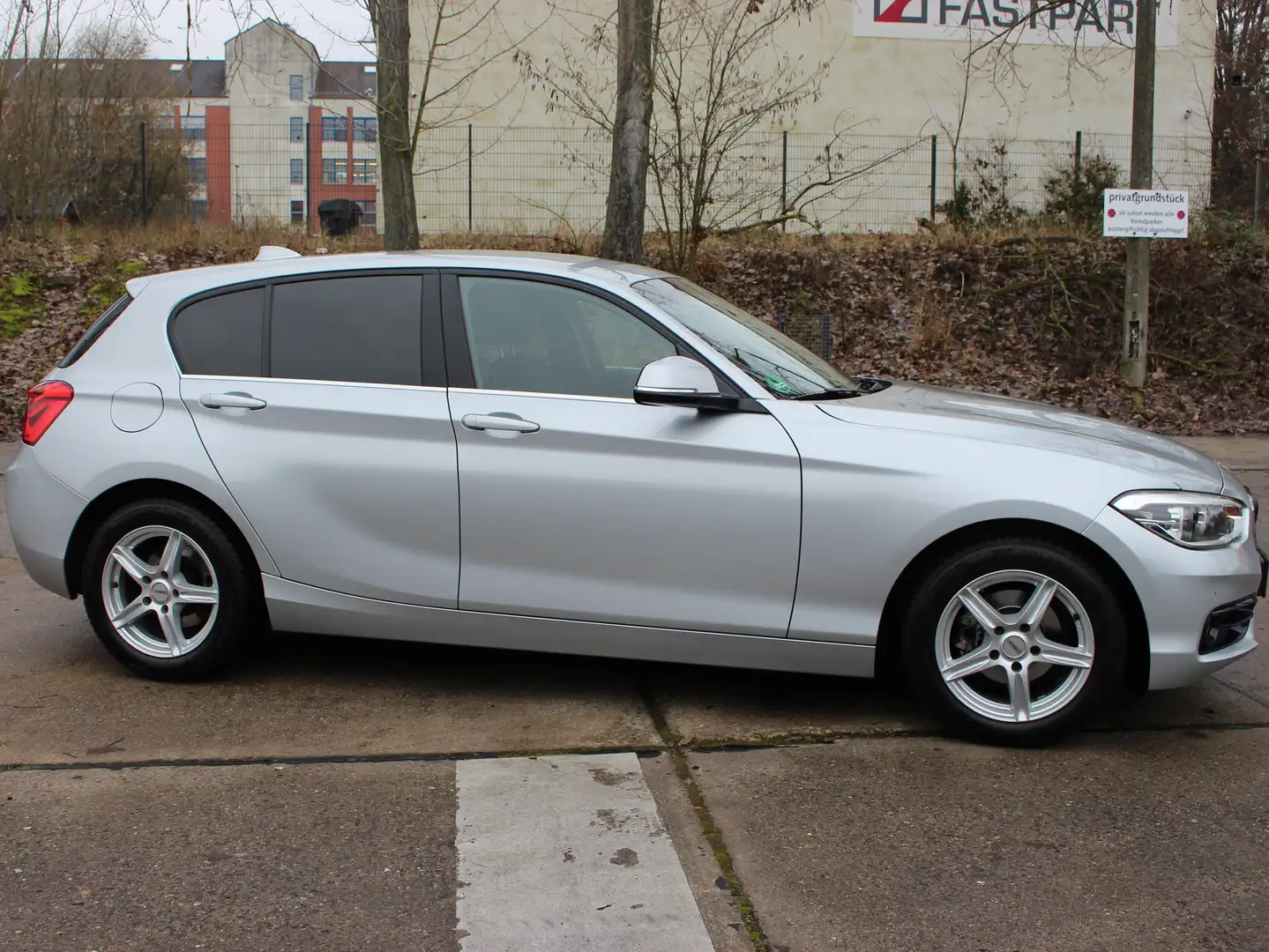 BMW 116 116d Aut. Sport Line Silber - 2