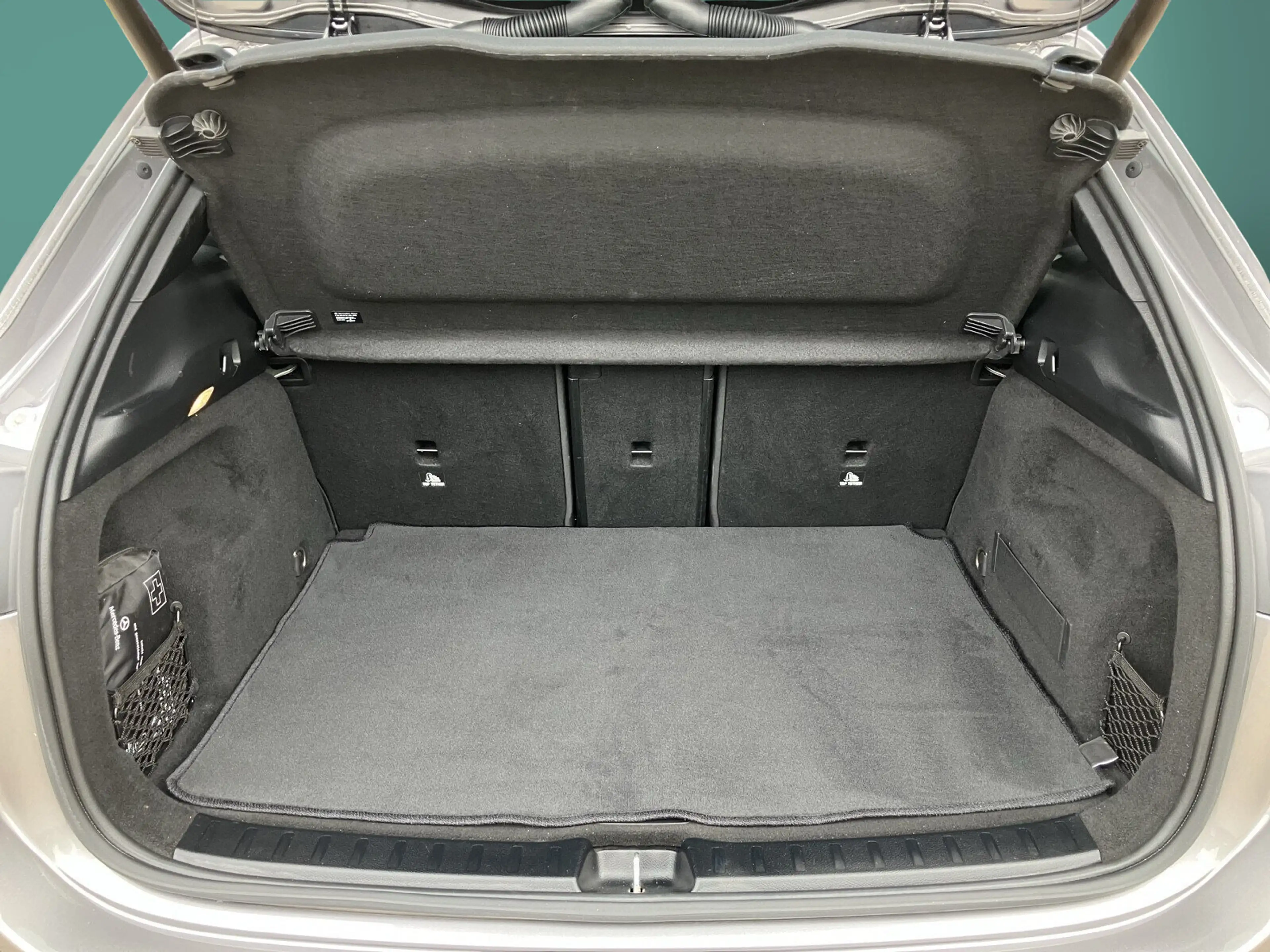 Mercedes-Benz EQA 350 EQA 350 4M AMG*19*NIGHT*360*PANO*DISTR*KEYL*SHZ* — photo 9