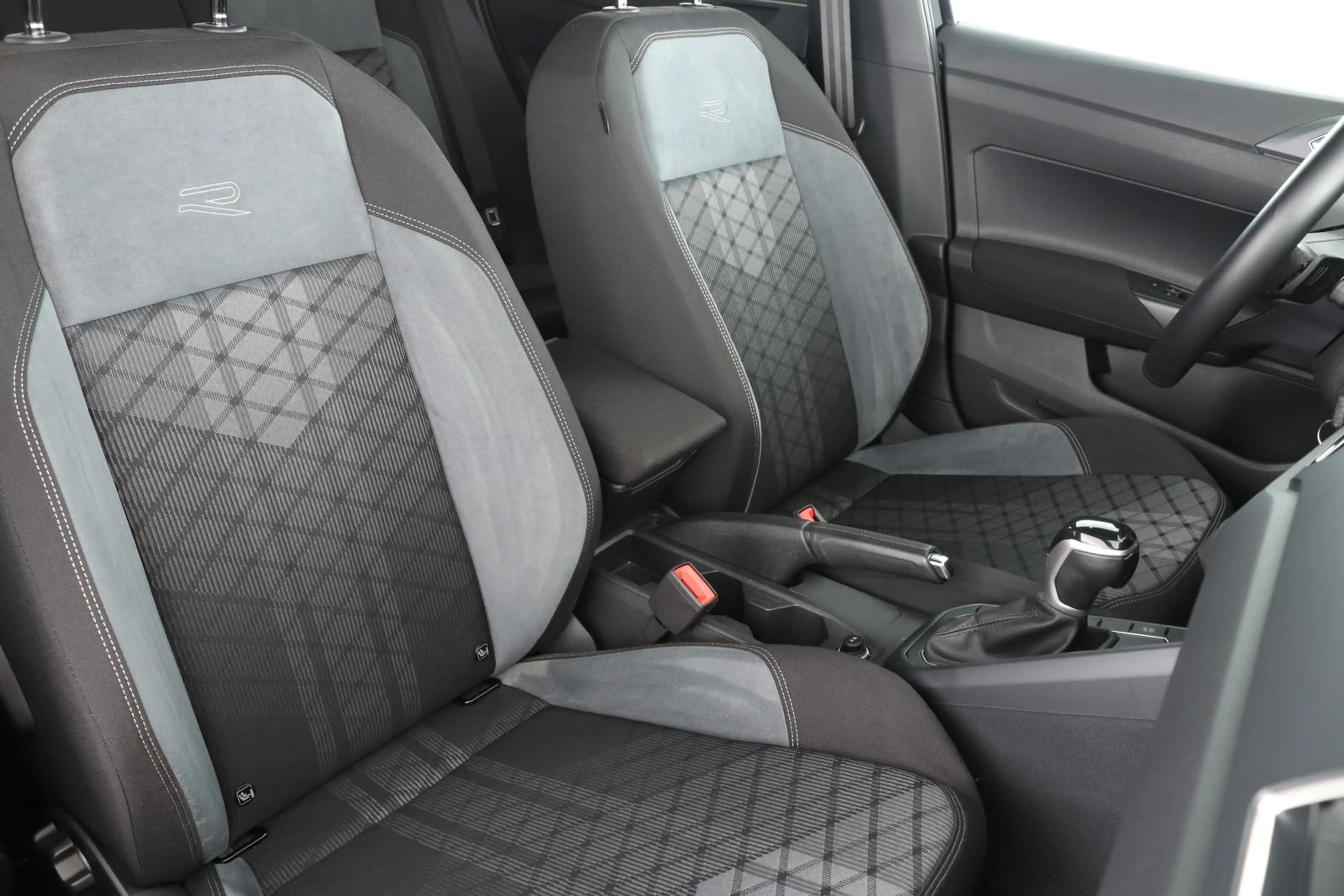 Volkswagen Taigo 1.0 TSI R-line DSG IQ.DRIVE LED-MATRIX VIRTUAL NAV — photo 14