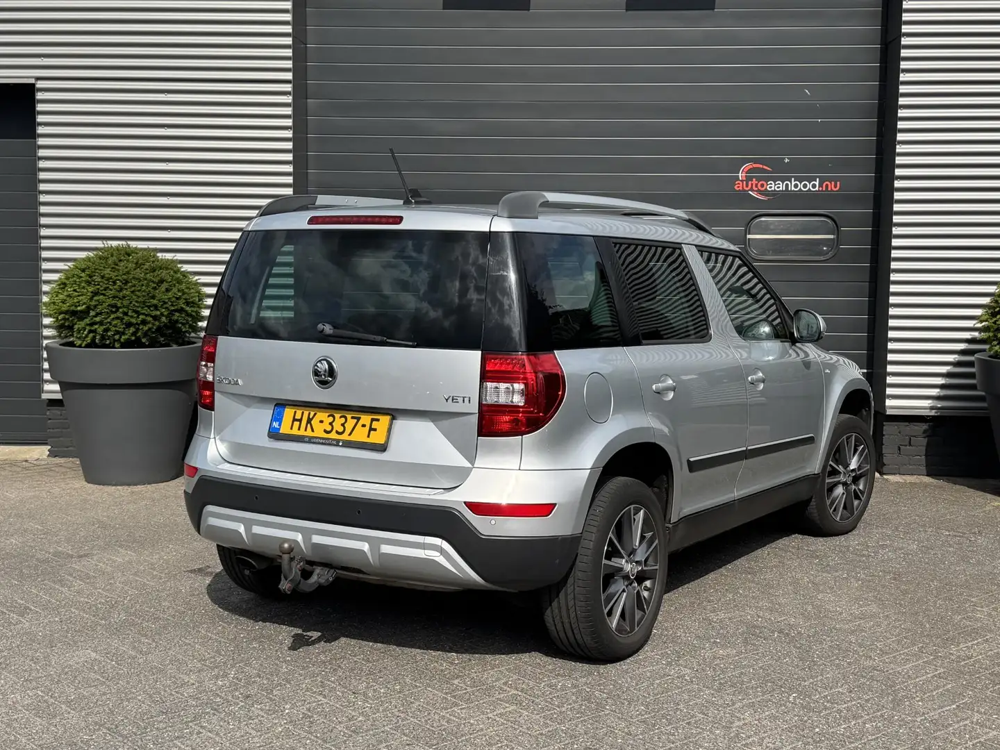 Skoda Yeti Outdoor 1.2 TSI Greentech Edition | Navigatie | Pa Grijs - 2
