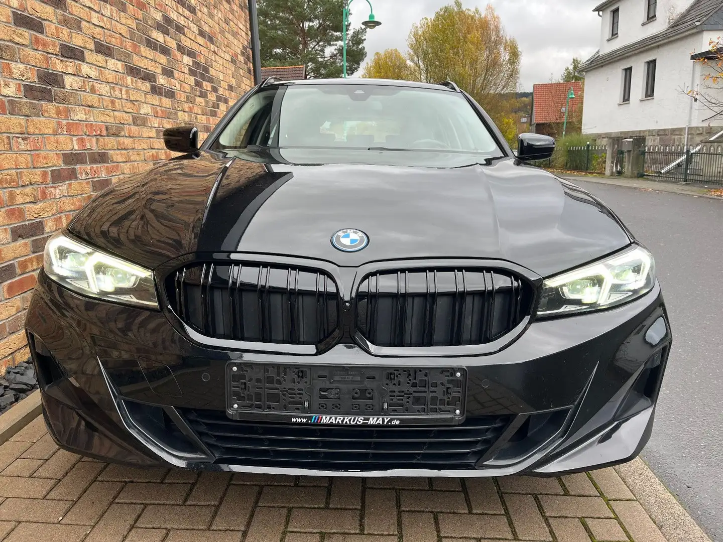 BMW 330 e Tour LCI Sportsitze Navi LED DAB Shz Noir - 2