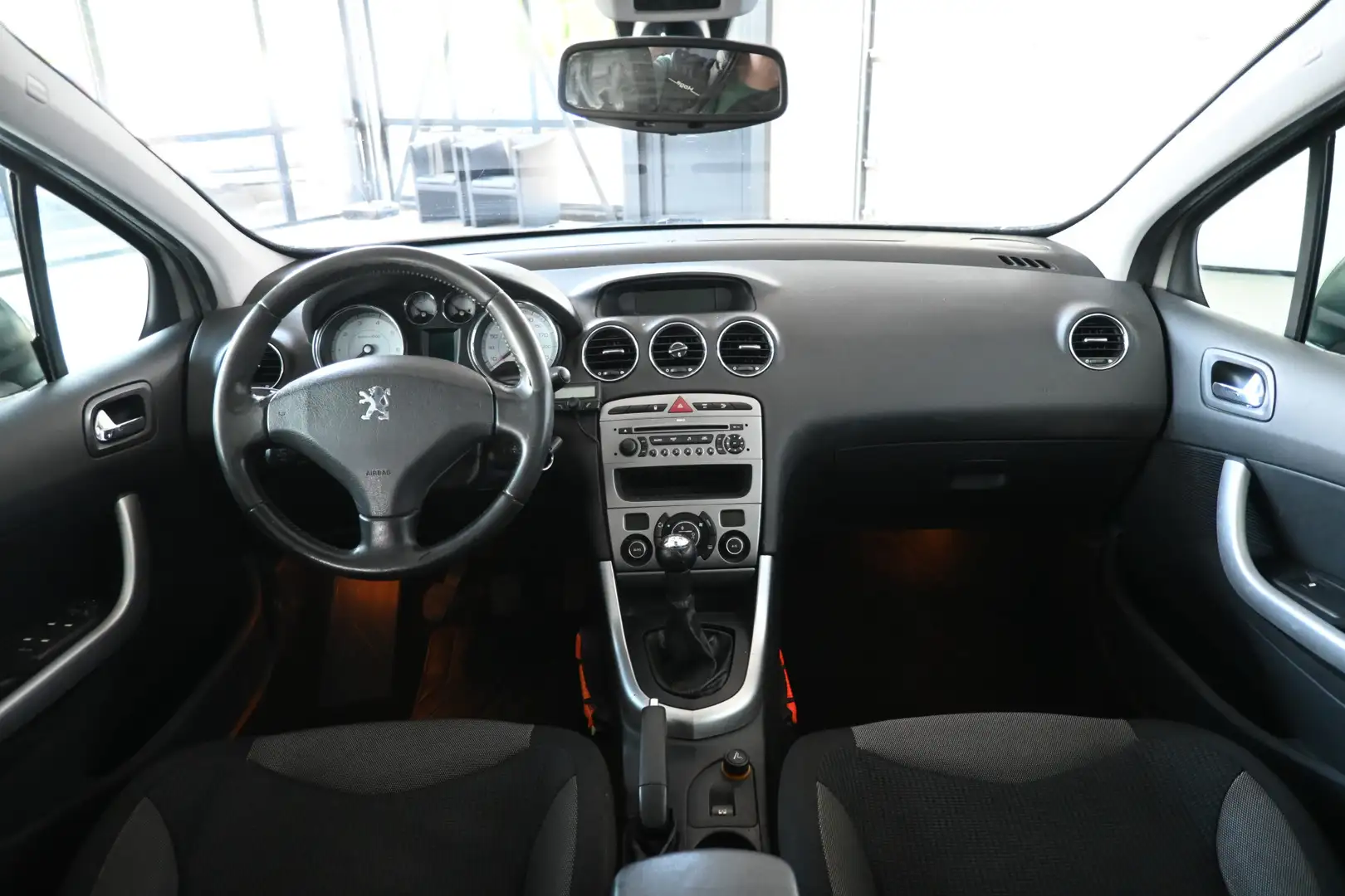 Peugeot 308 1.6 XT Clima Panoramadak Direct Leverbaar! All in Grijs - 2