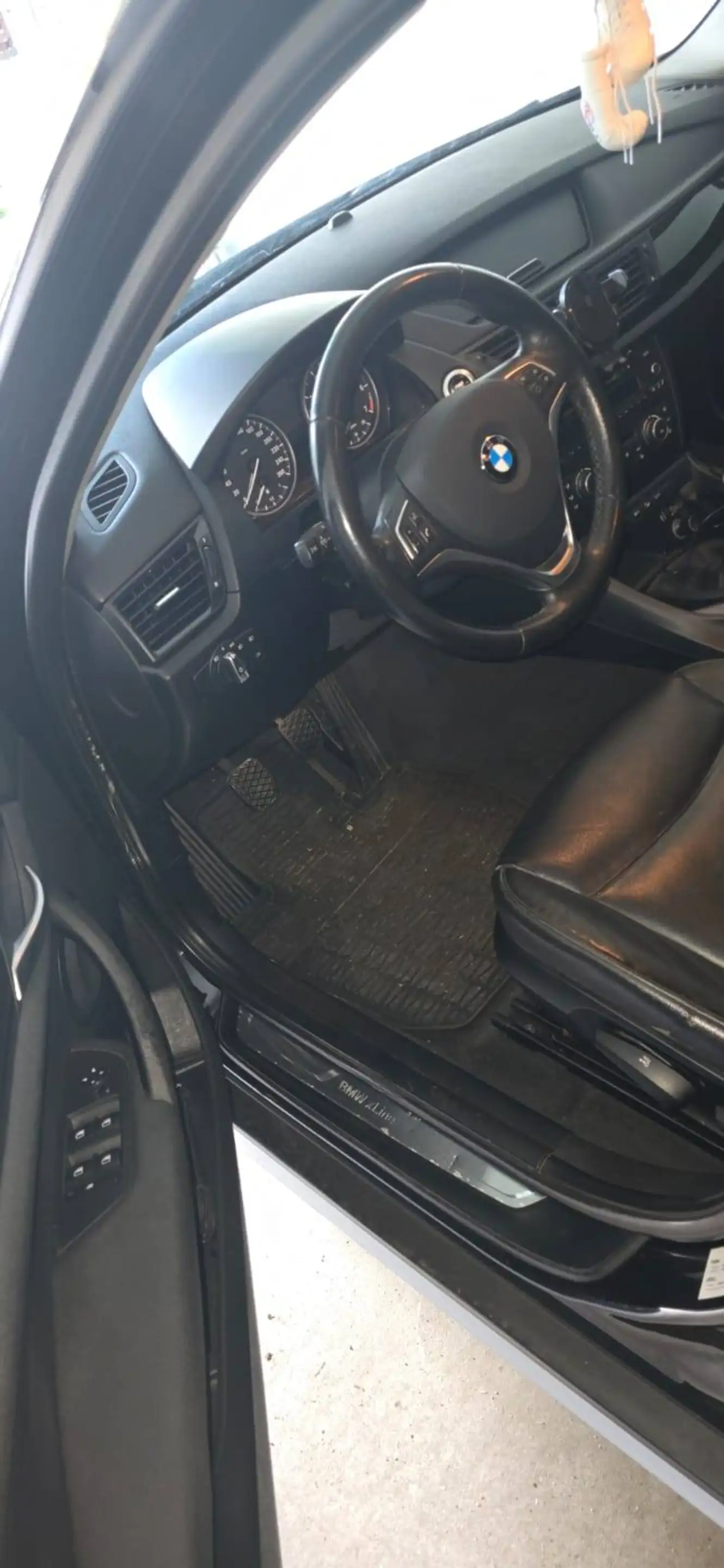 BMW X1 xDrive 20 i — photo 9