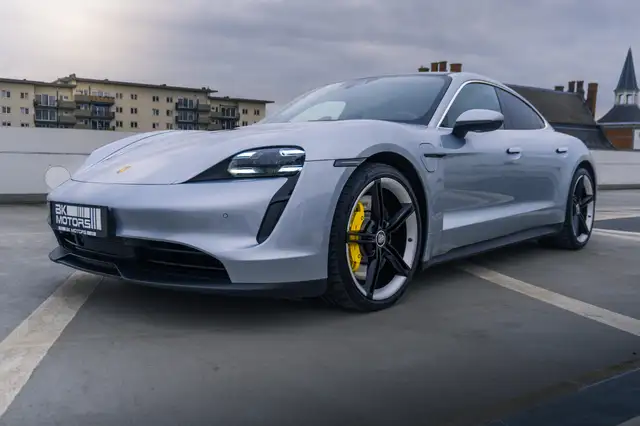 Porsche Taycan 93.4 kWh Taycan 4S I Mission E I Burmester