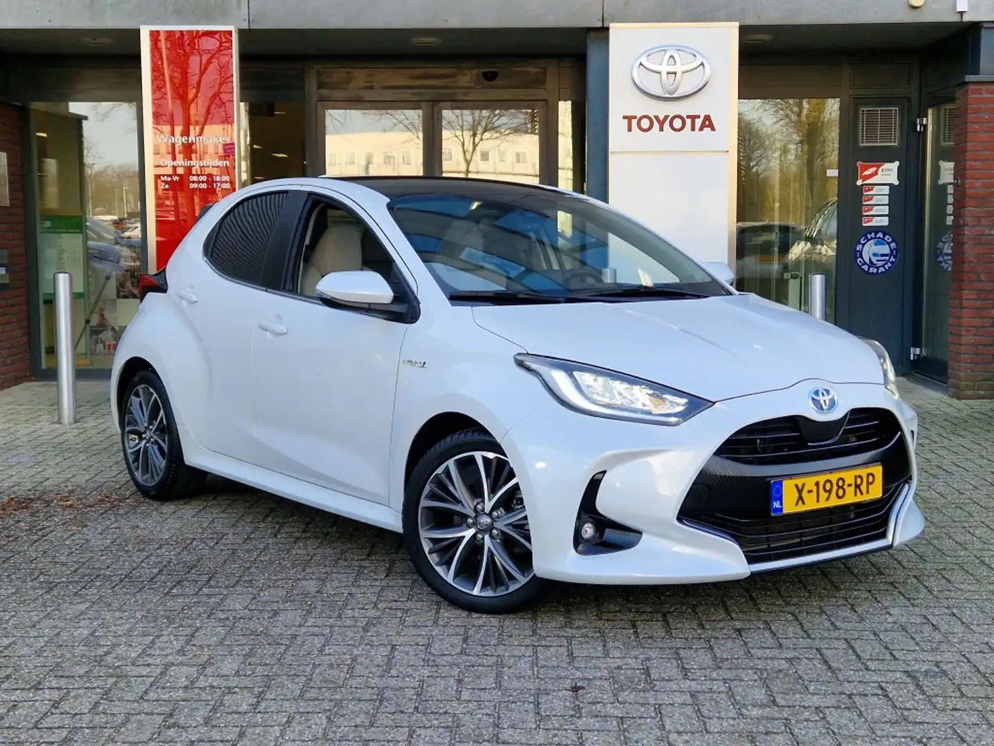Toyota Yaris 1.5 Hyb. Executive PANO LM17 Apple/android Leer Weiß - 1